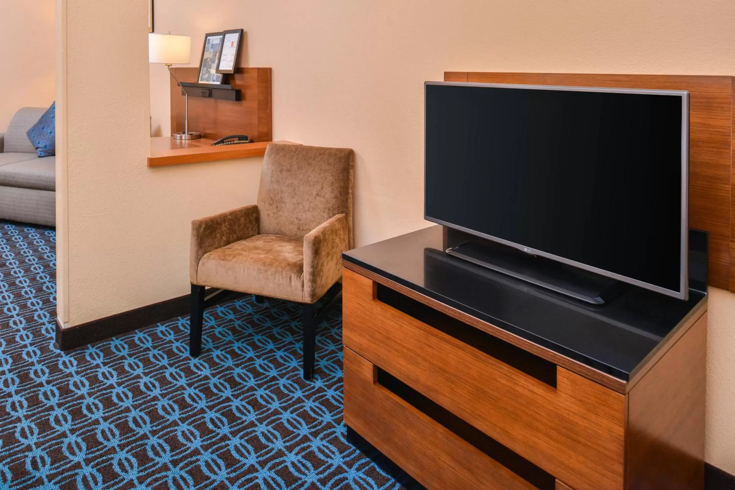 Bedroom, TV/Entertainment Center in Fairfield Inn & Suites Beaumont