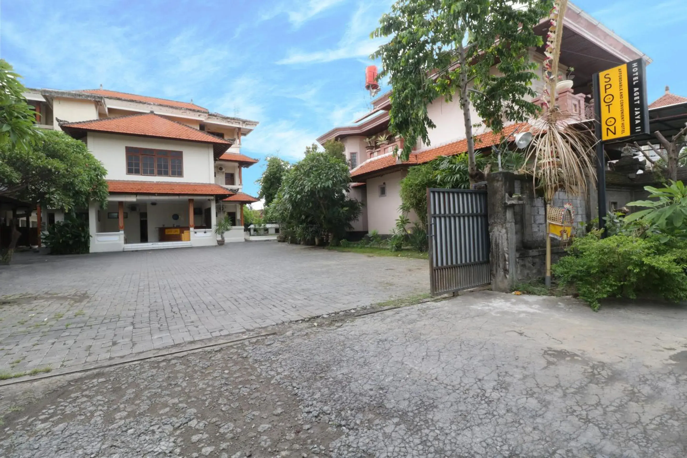 Facade/entrance, Property Building in SPOT ON 2426 Hotel Aget Jaya Ii