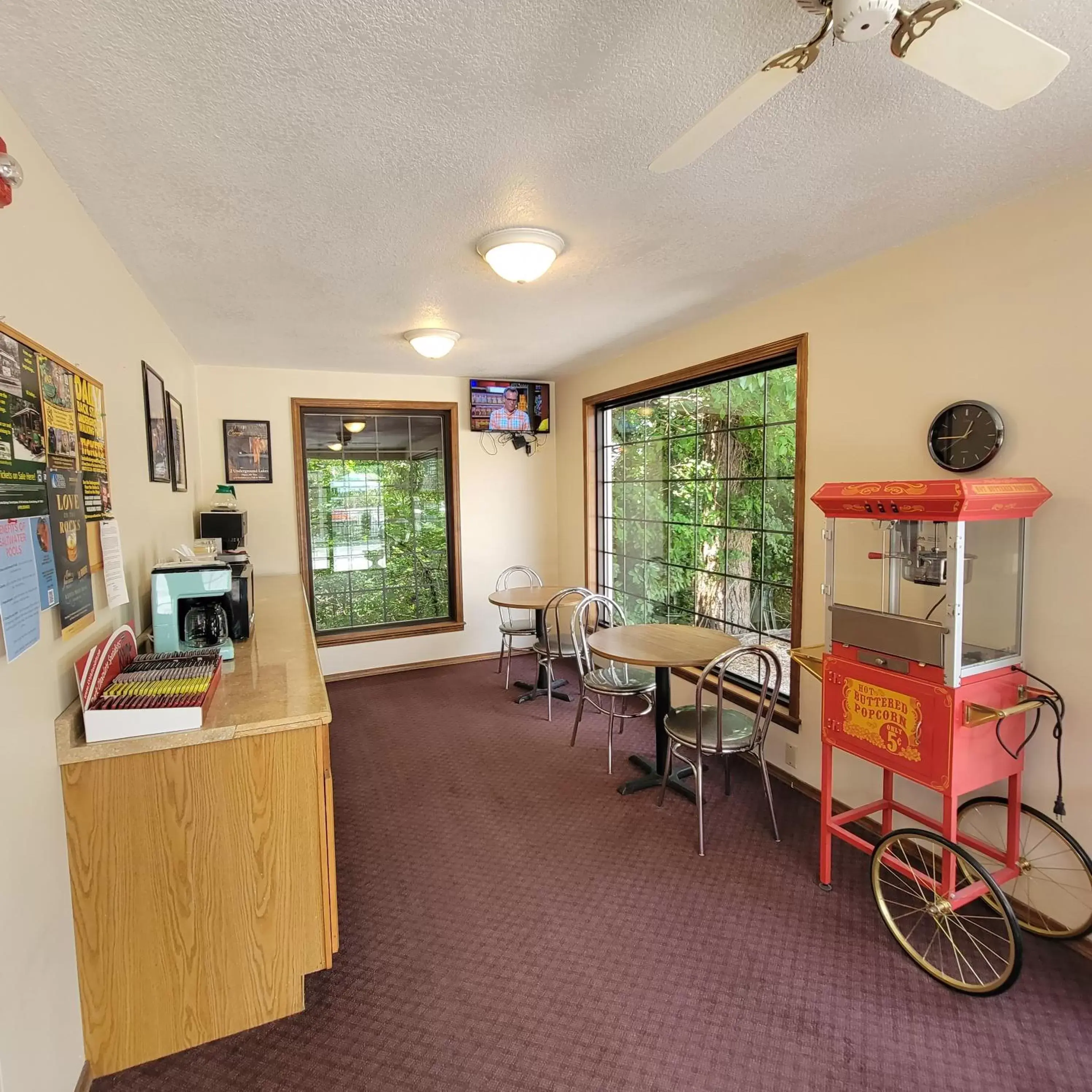 Lobby or reception in Candlewick Inn and Suites Lobby or reception in Candlewick Inn and Suites