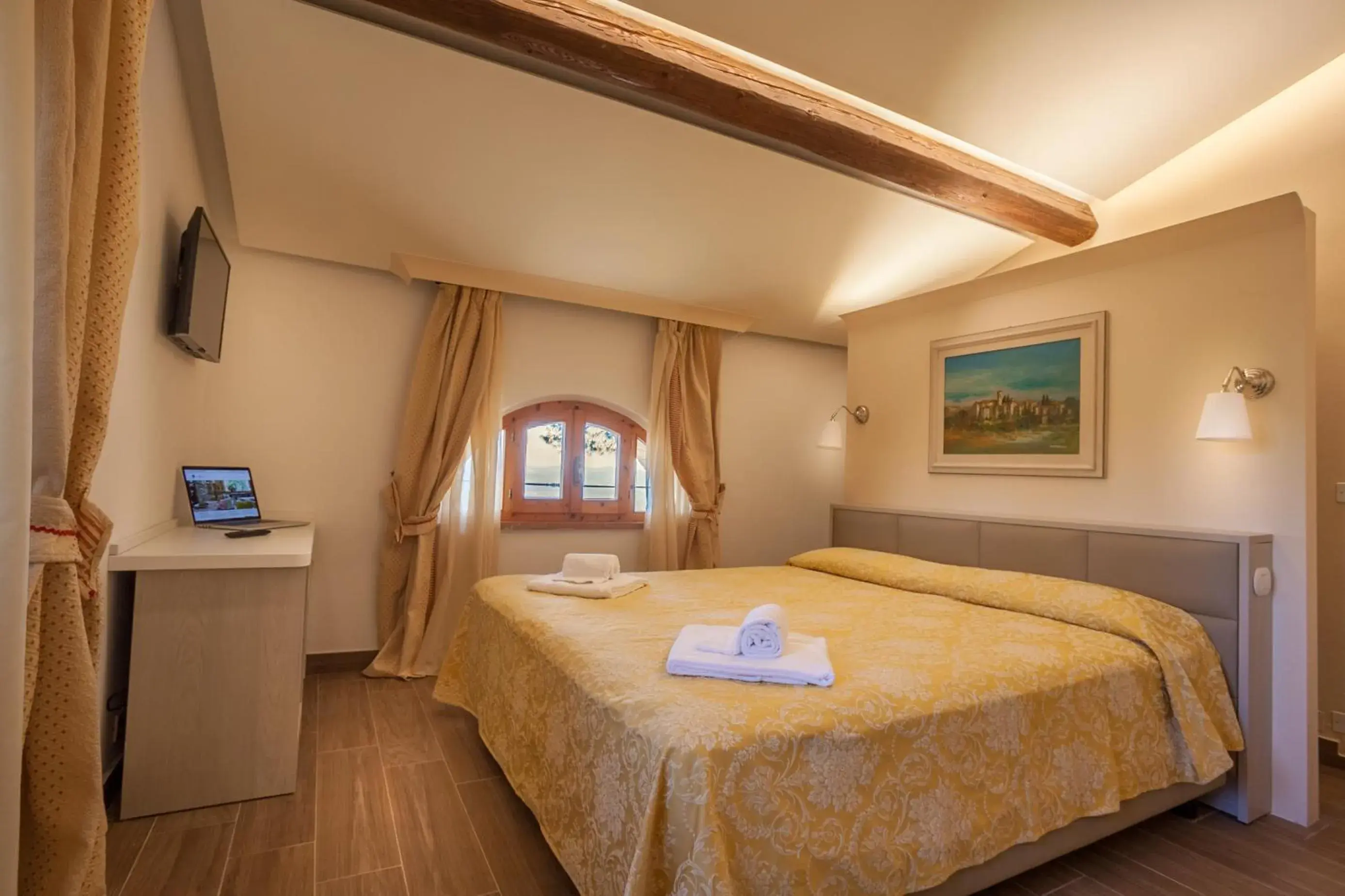 Photo of the whole room, Bed in Hotel Villa San Giorgio