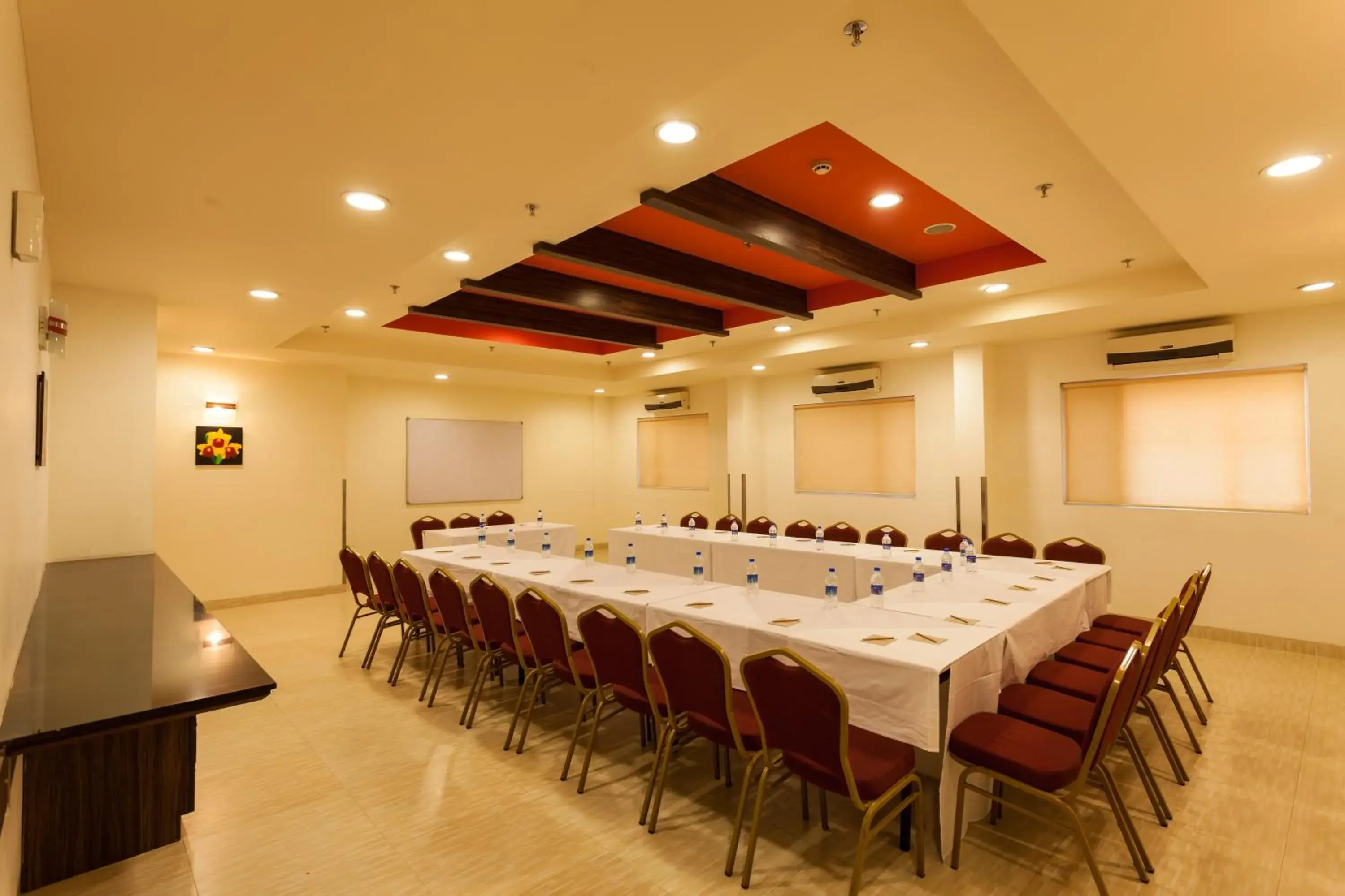 Meeting/conference room in Ginger Hotel Surat