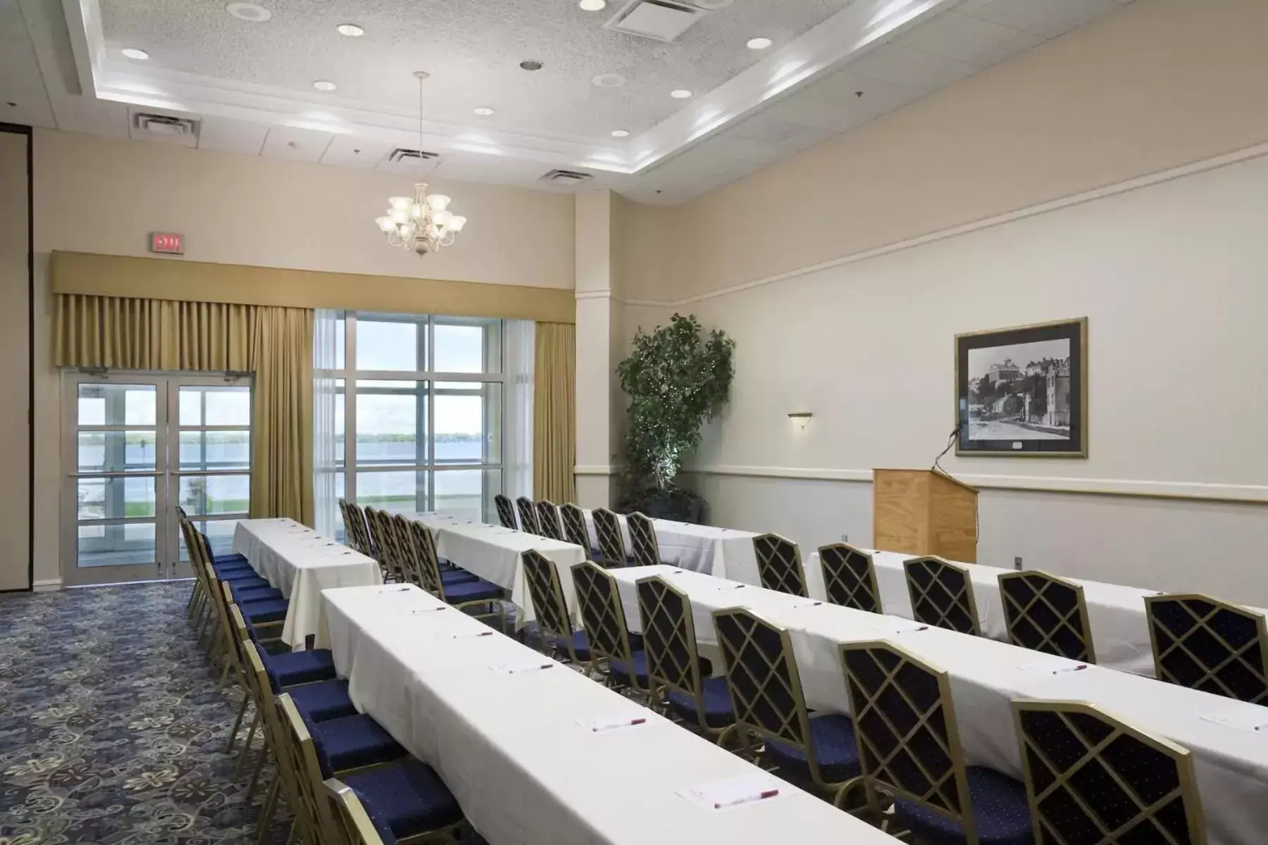 Meeting/conference room in 41 Lakefront Hotel, Trademark Collection by Wyndham