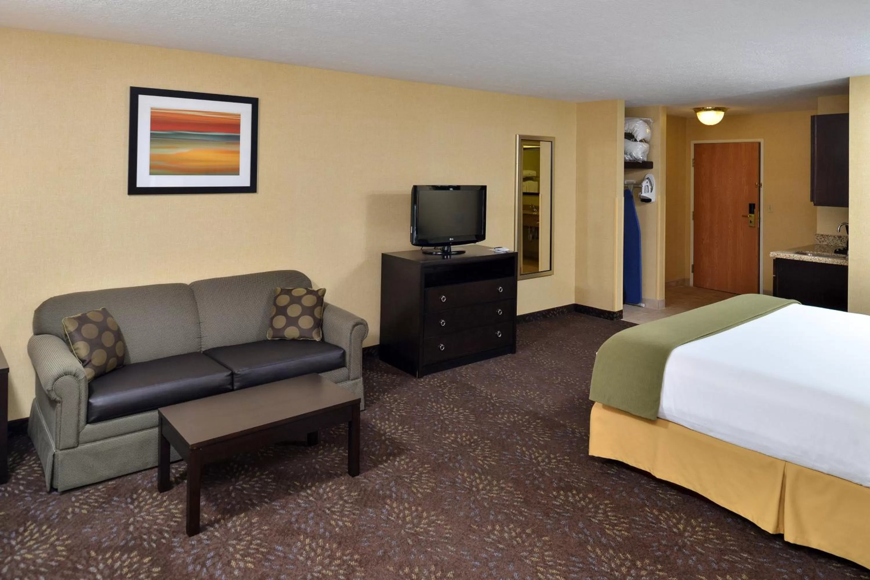 Photo of the whole room, Bed in Holiday Inn Express Hotel & Suites Charlotte by IHG