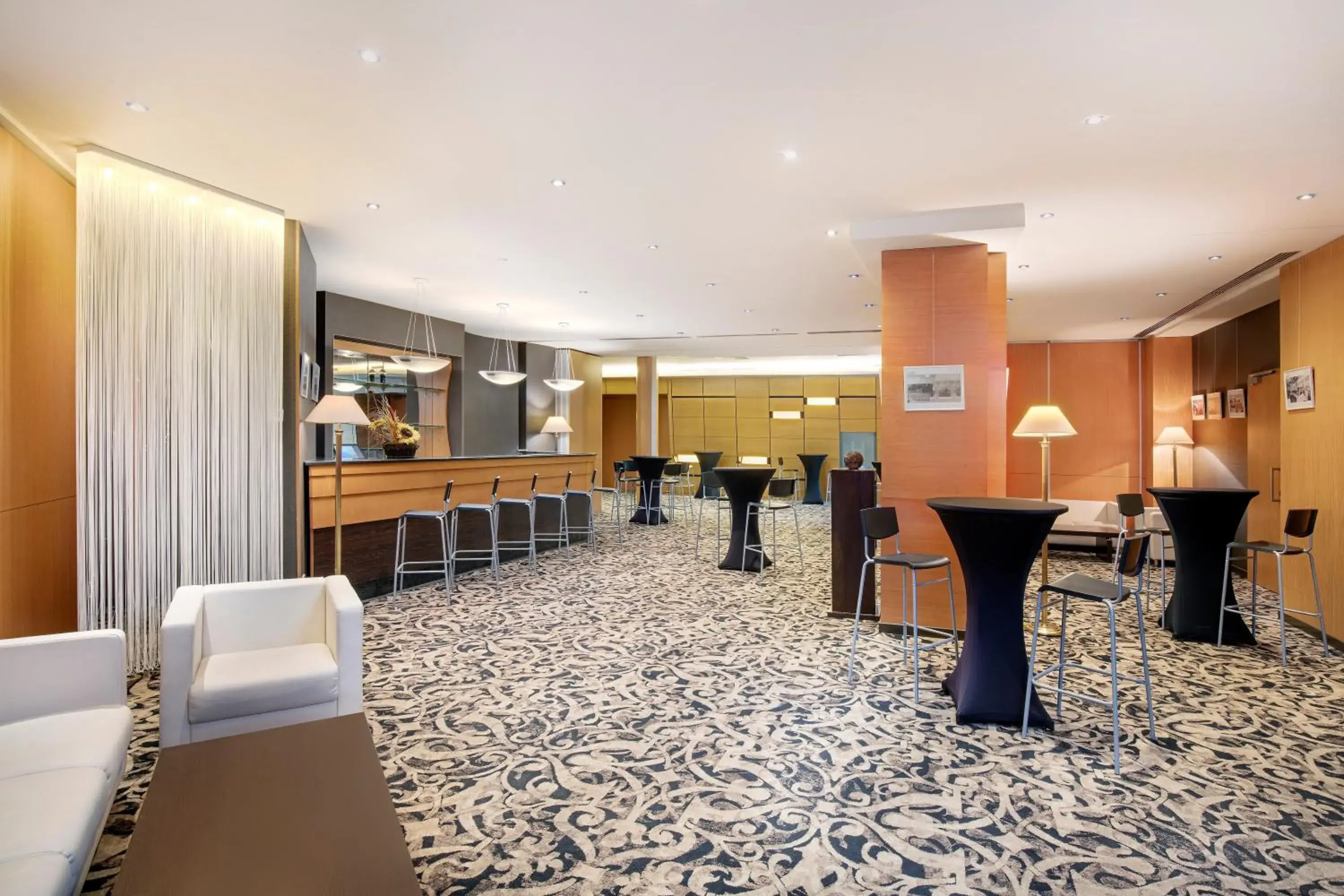 Lounge or bar in Crowne Plaza Bucharest by IHG Lounge or bar in Crowne Plaza Bucharest by IHG