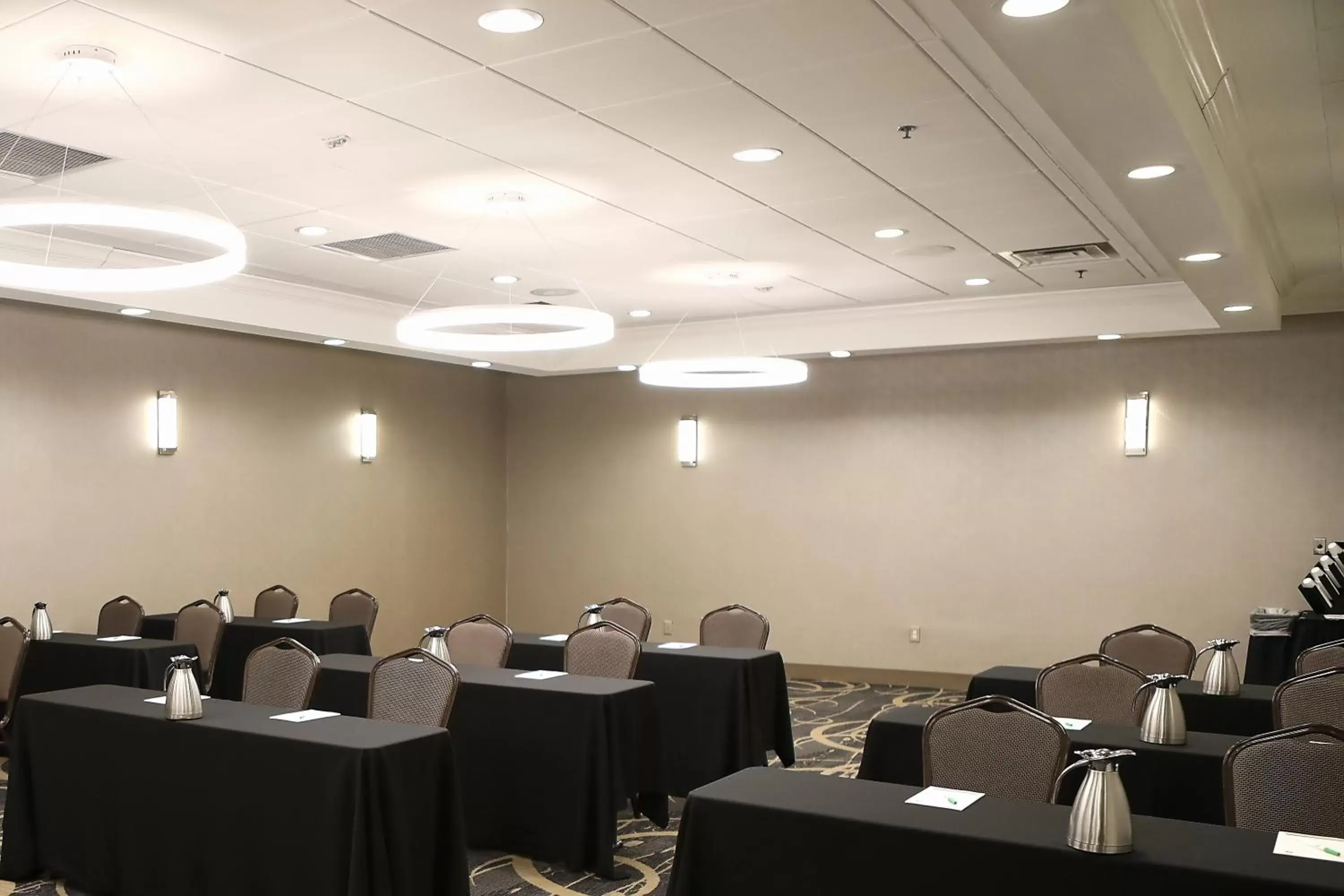 Meeting/conference room in Holiday Inn O'Hare Area, an IHG Hotel