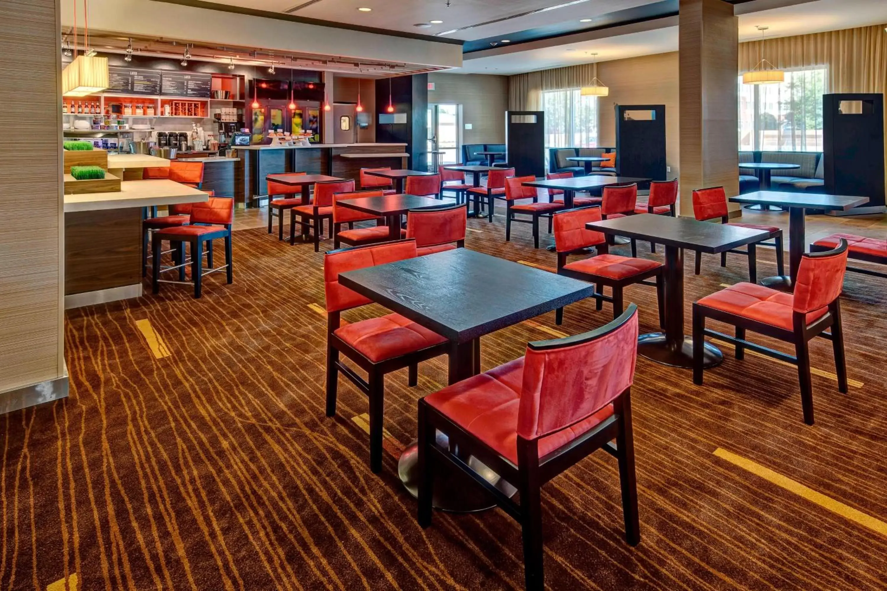 Restaurant/Places to Eat in Courtyard by Marriott Westbury Long Island