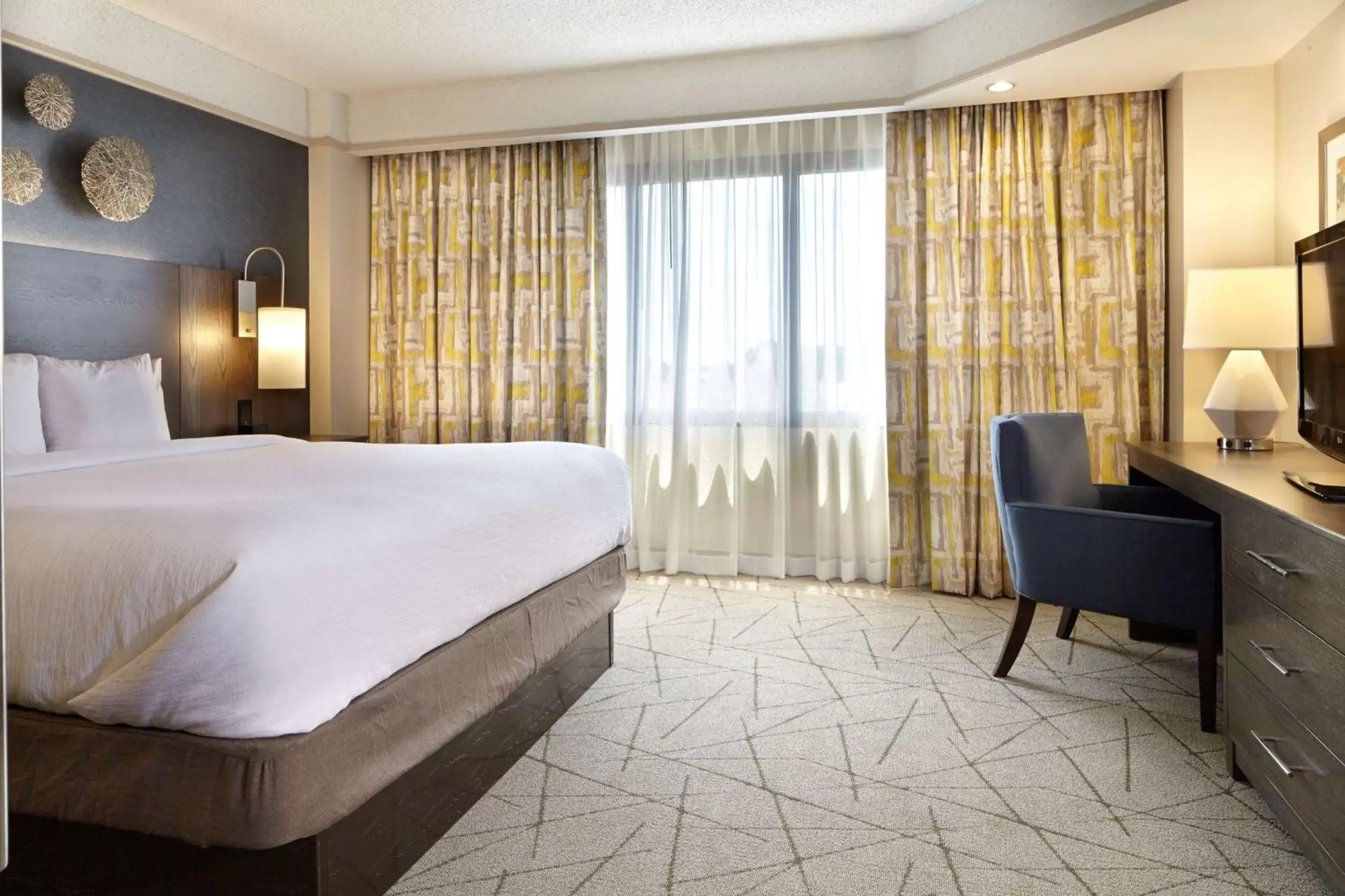 Bedroom, Bed in Embassy Suites by Hilton Atlanta Galleria