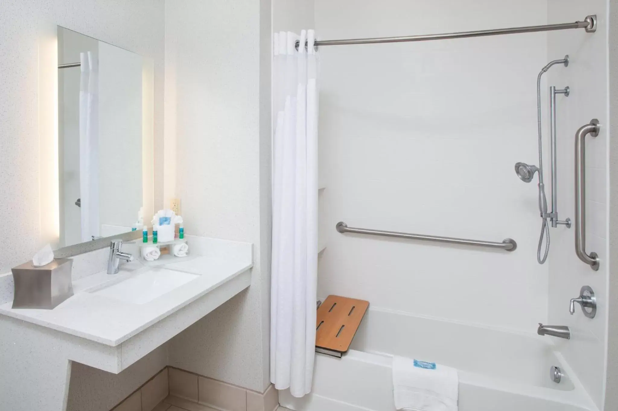 Photo of the whole room, Bathroom in Holiday Inn Express & Suites Texarkana, an IHG Hotel