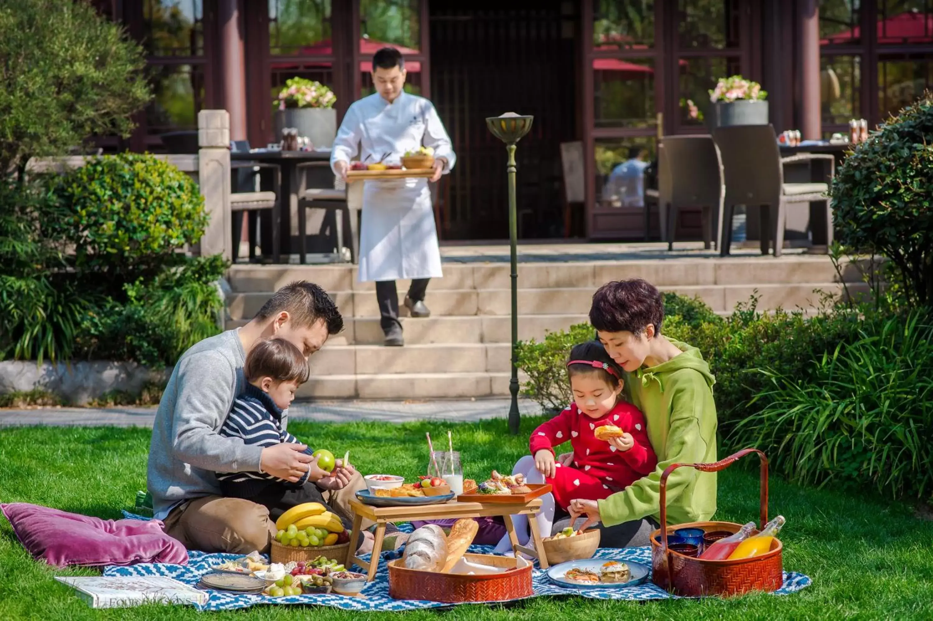 Restaurant/places to eat, Family in Four Seasons Hotel Hangzhou at West Lake