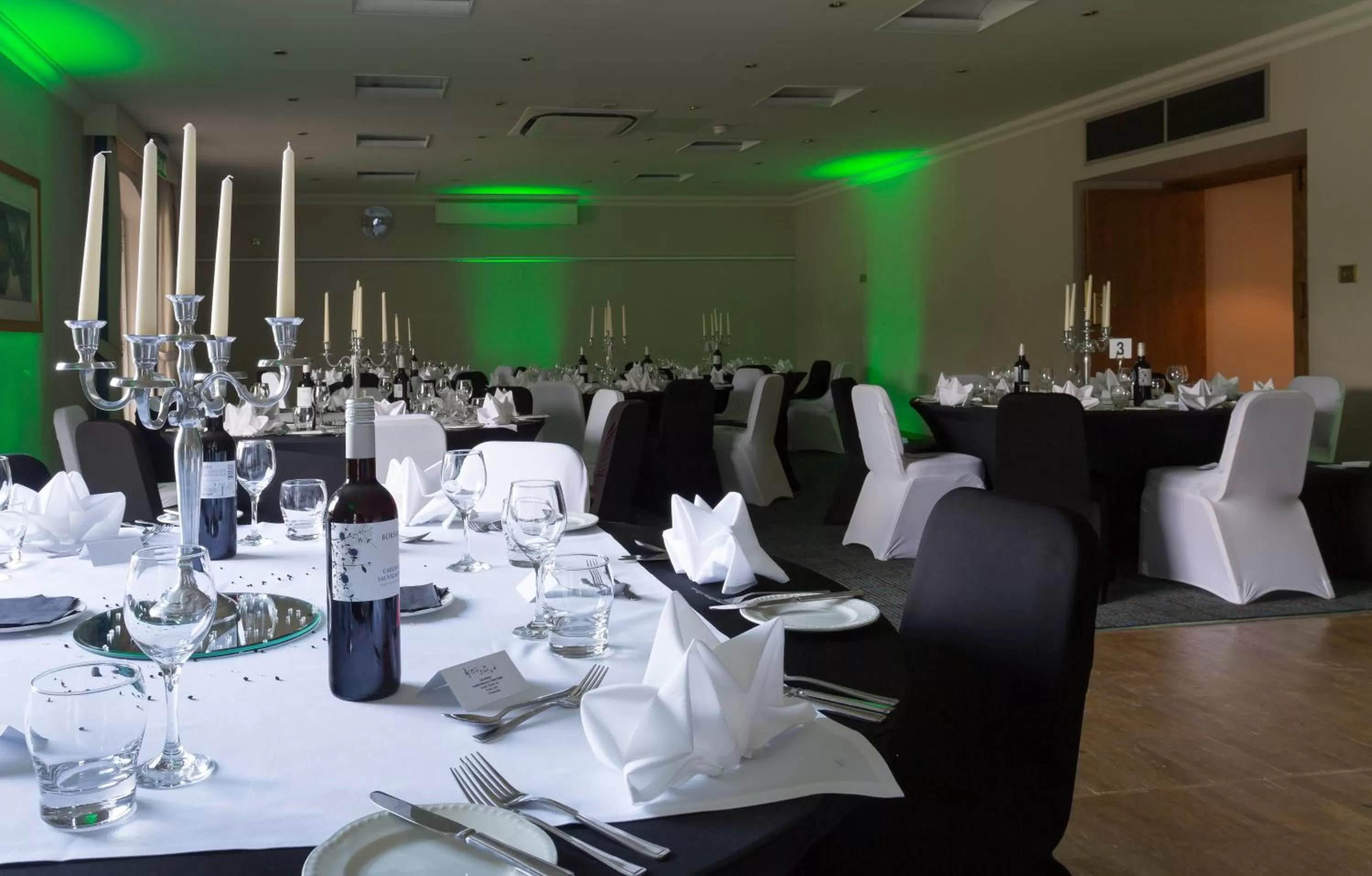 Restaurant/places to eat in Holiday Inn Rugby-Northampton M1 Jct18 by IHG