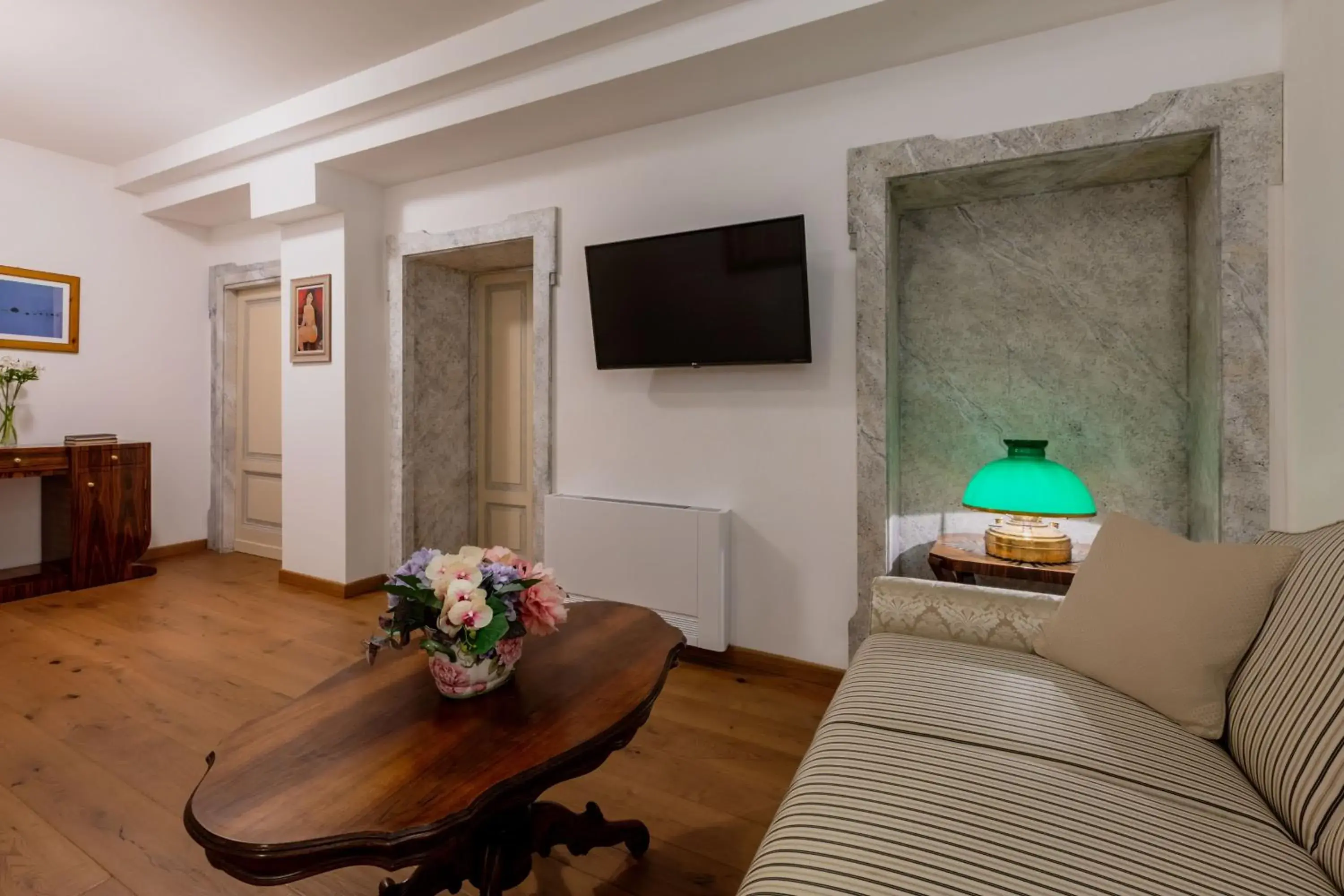 Bedroom, TV/Entertainment Center in Boutique Hotel Villa Sostaga