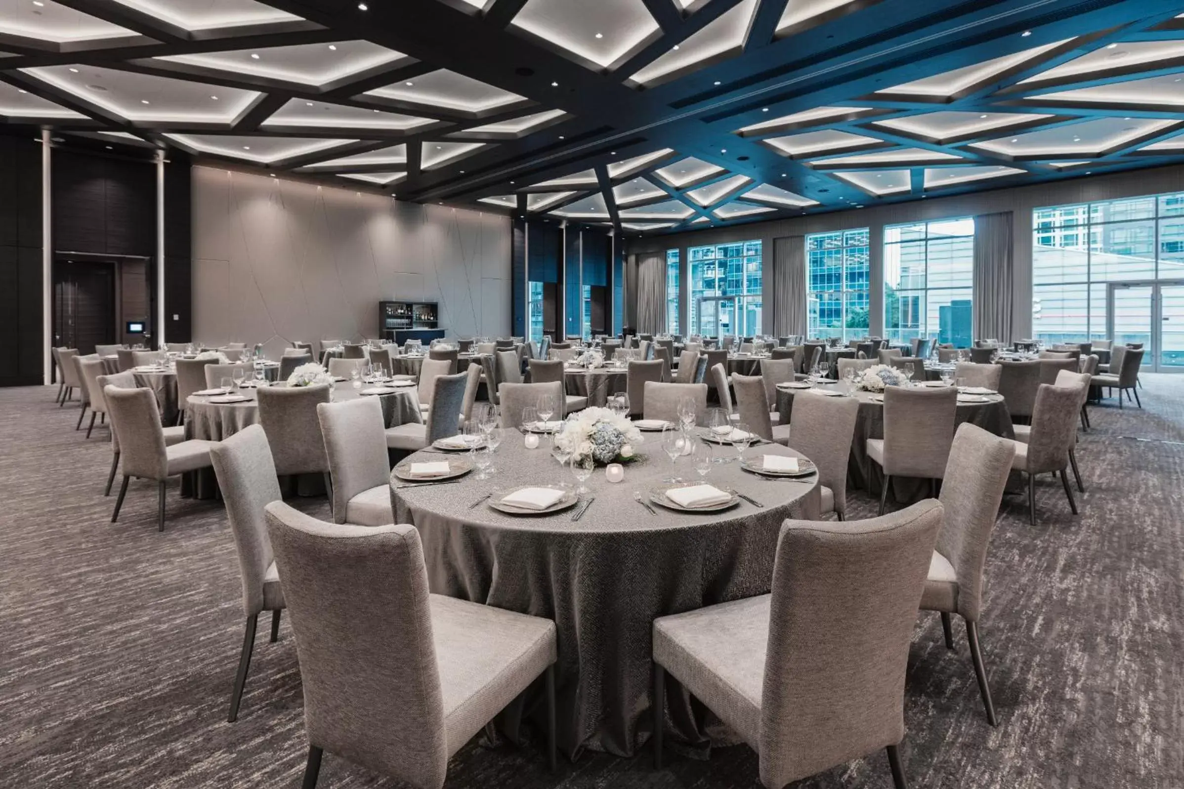 Meeting/conference room, Restaurant/Places to Eat in Paradox Hotel Vancouver