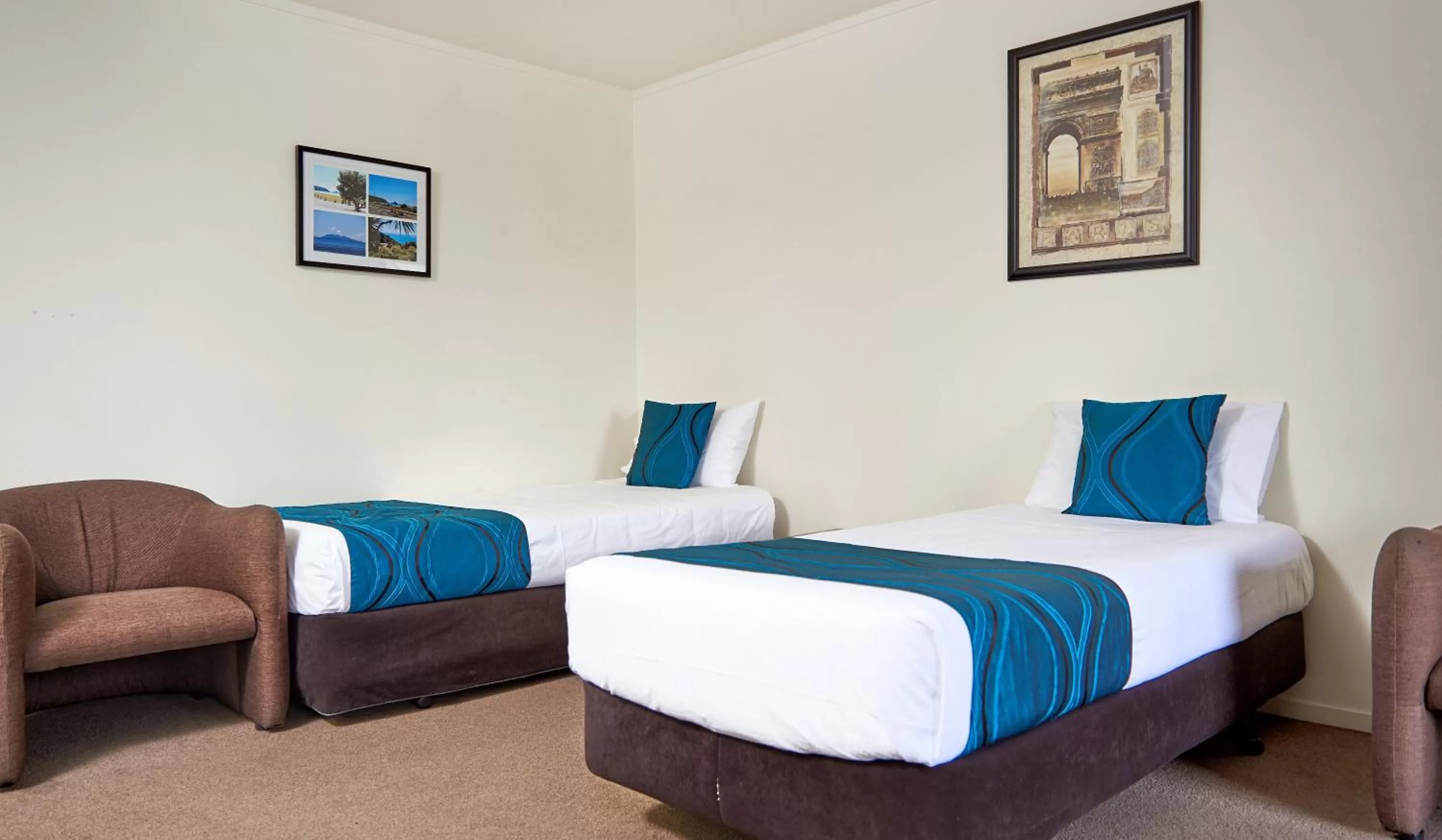 Bed in Barringtons Motor Lodge