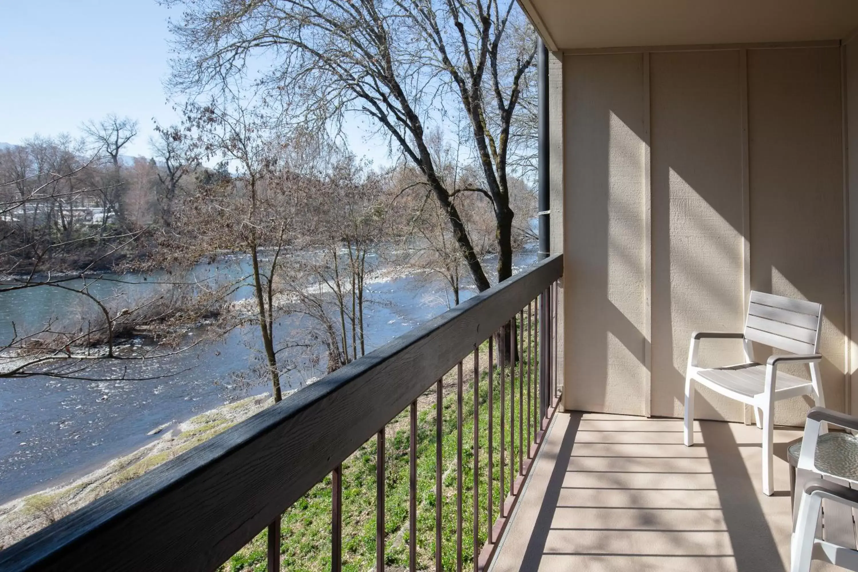 Balcony/Terrace in Riverside Inn