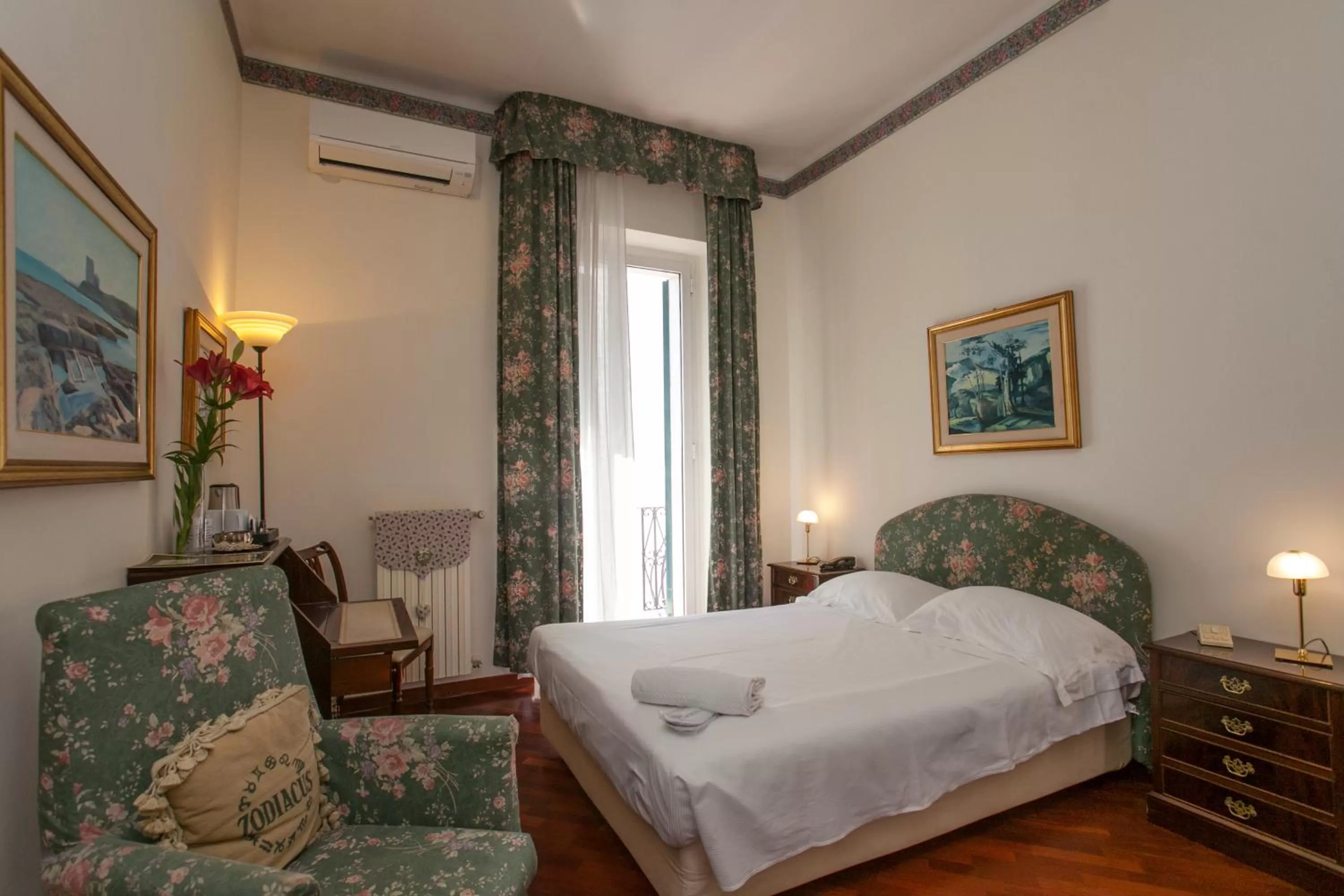 Bedroom, Bed in Zodiacus Residence