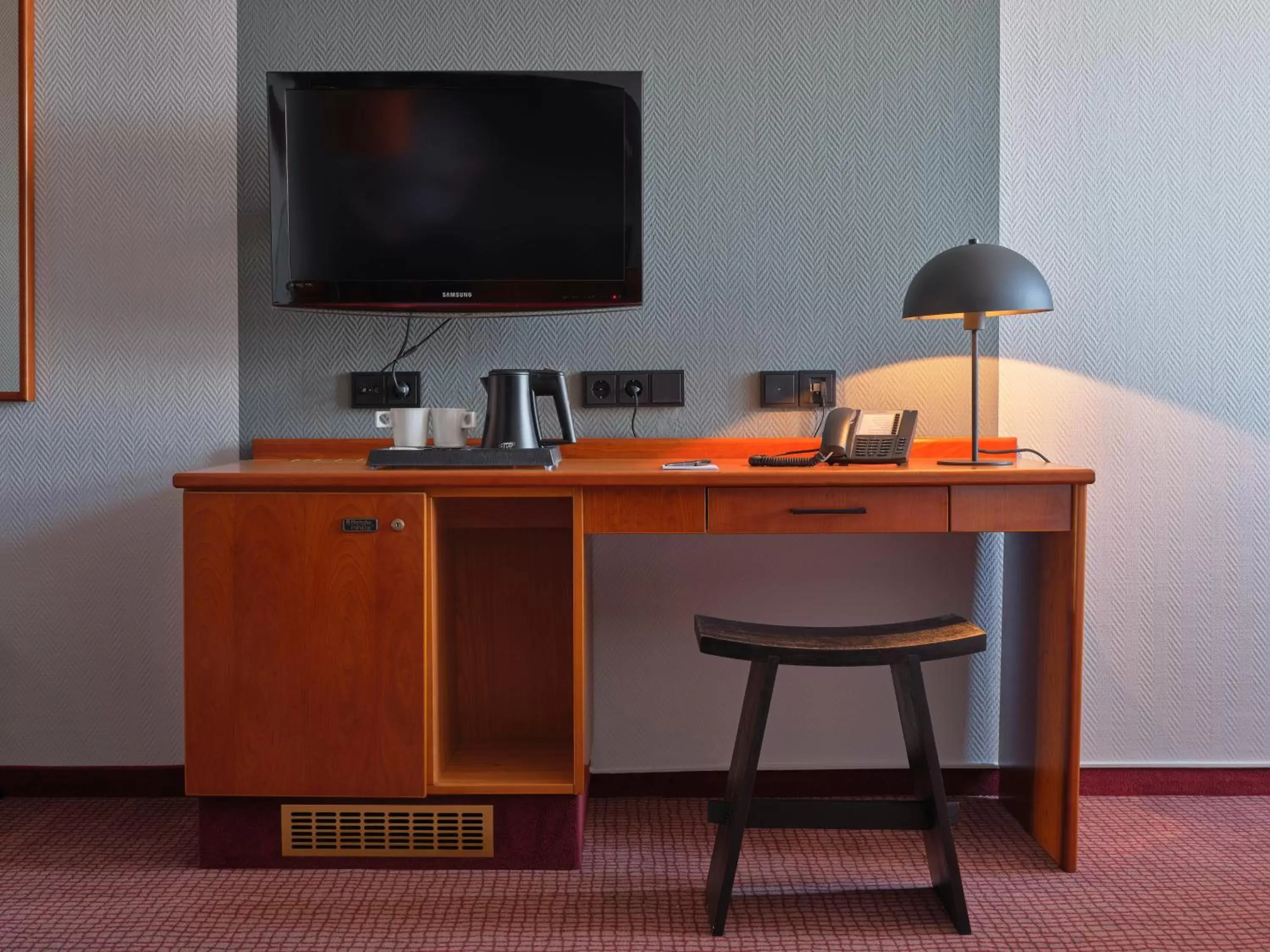 Staff, TV/Entertainment Center in Classik Hotel Magdeburg