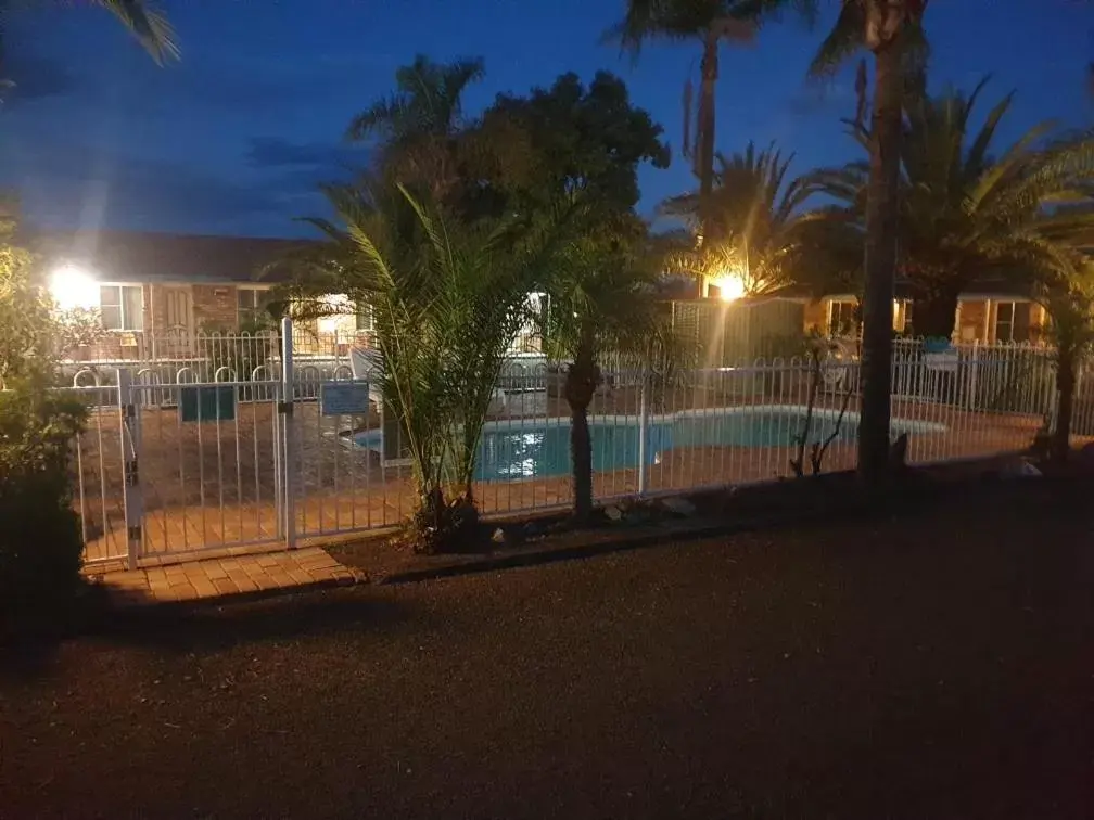 Swimming Pool in Bellview Motel