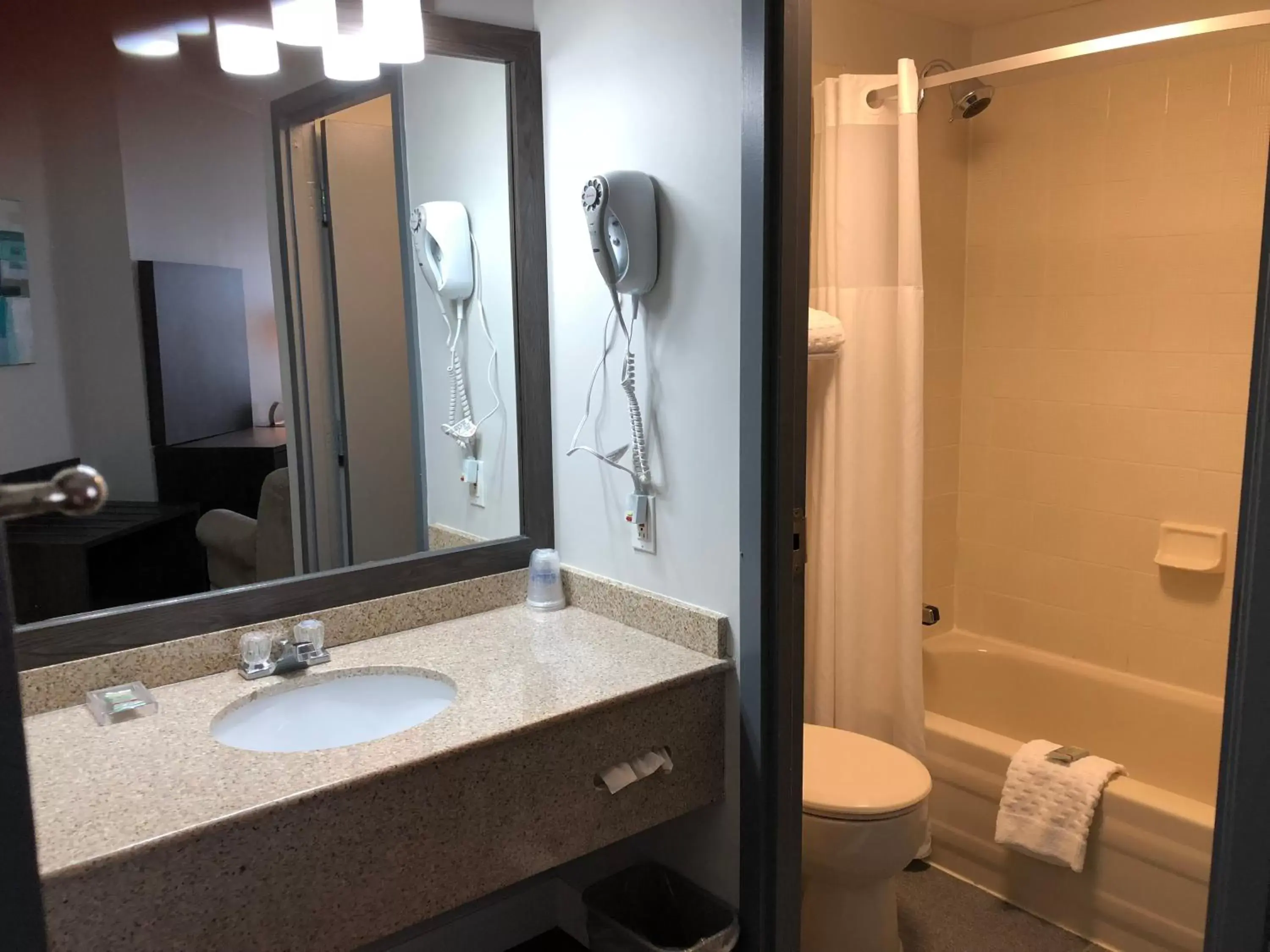 Bathroom in Best Western Laval-Montreal & Conference Centre