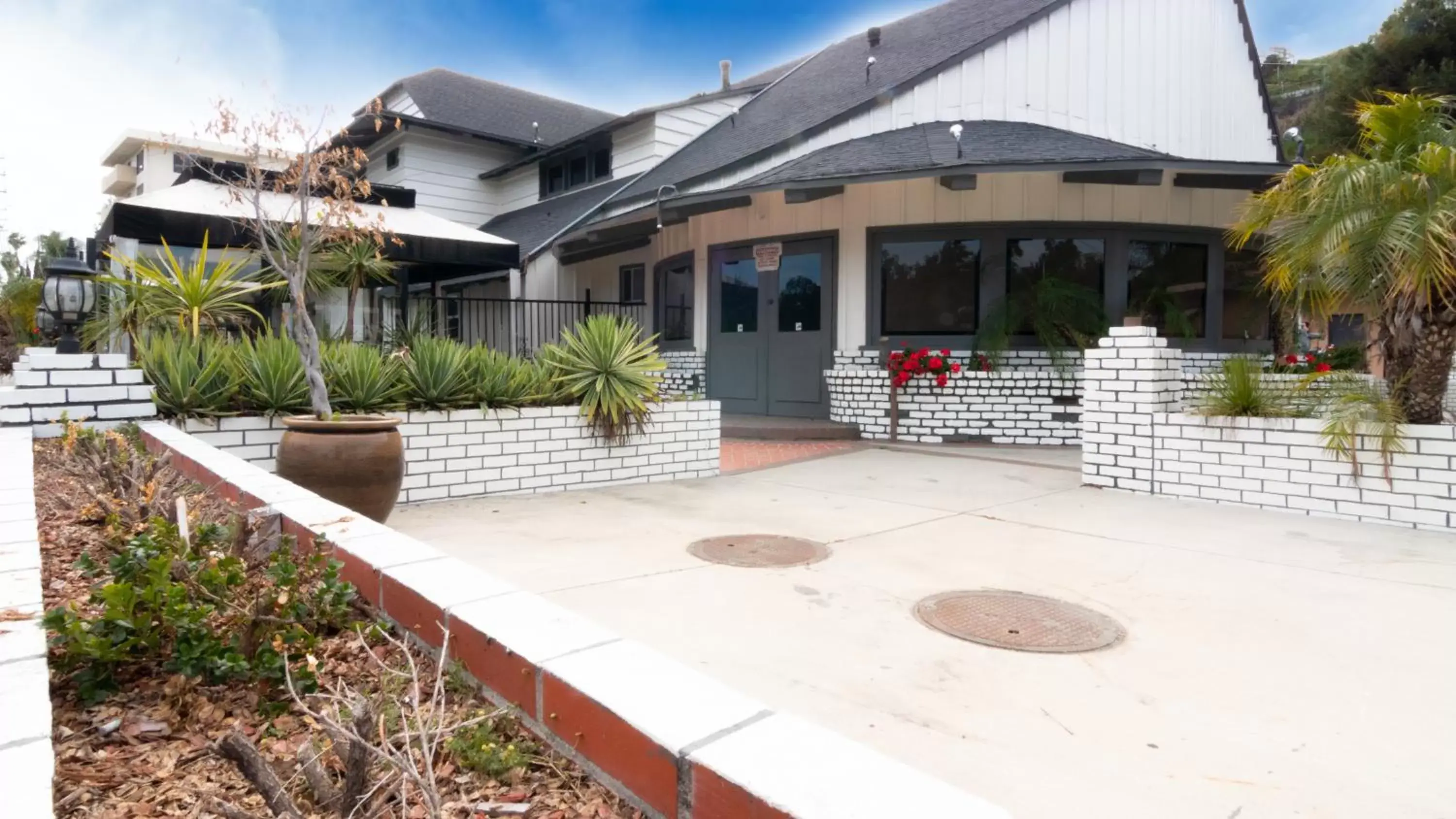 Property building in Americas Best Value Inn Rancho Palos Verdes Property building in Americas Best Value Inn Rancho Palos Verdes