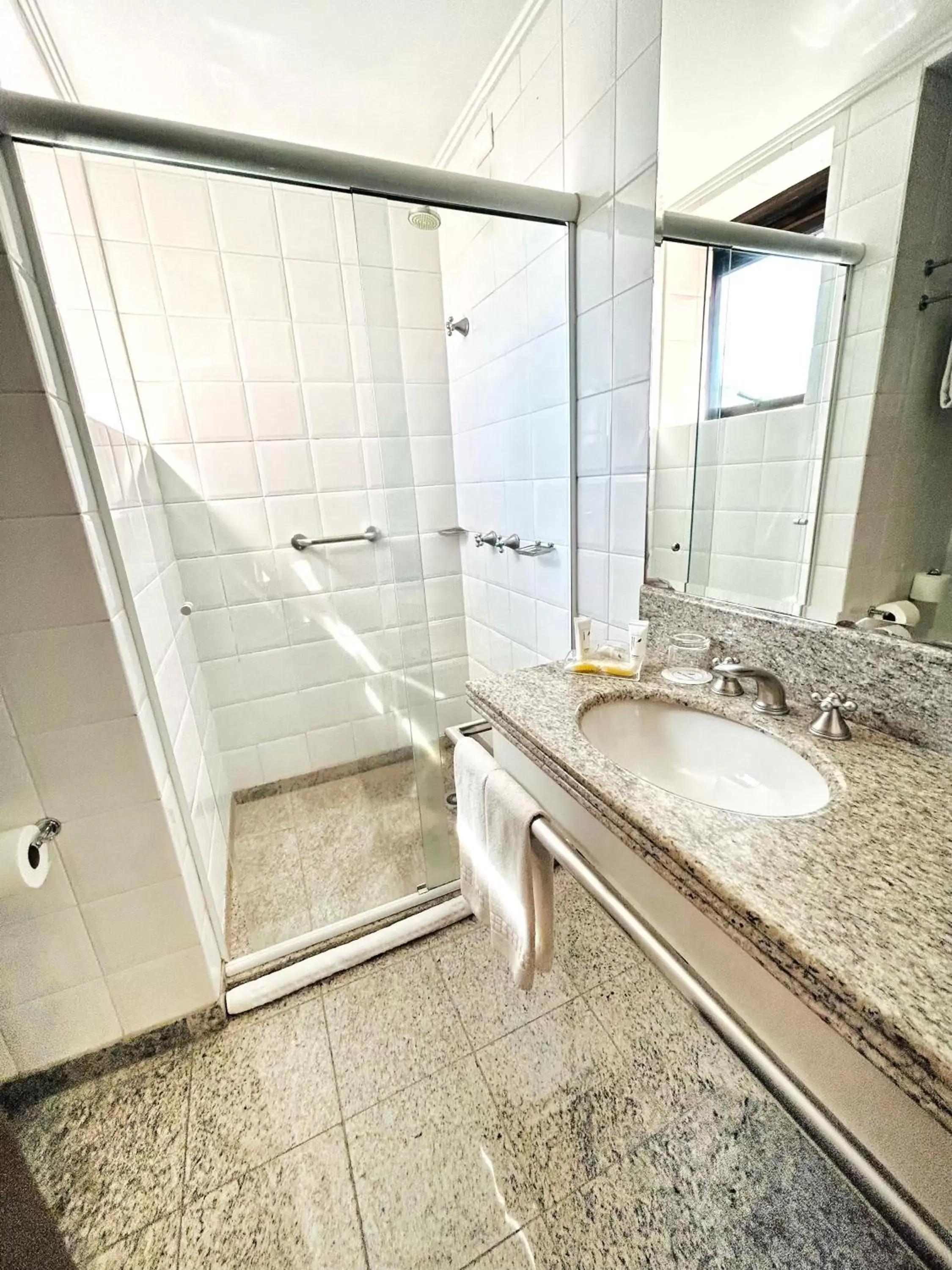 Shower, Bathroom in Blue Tree Towers Joinville