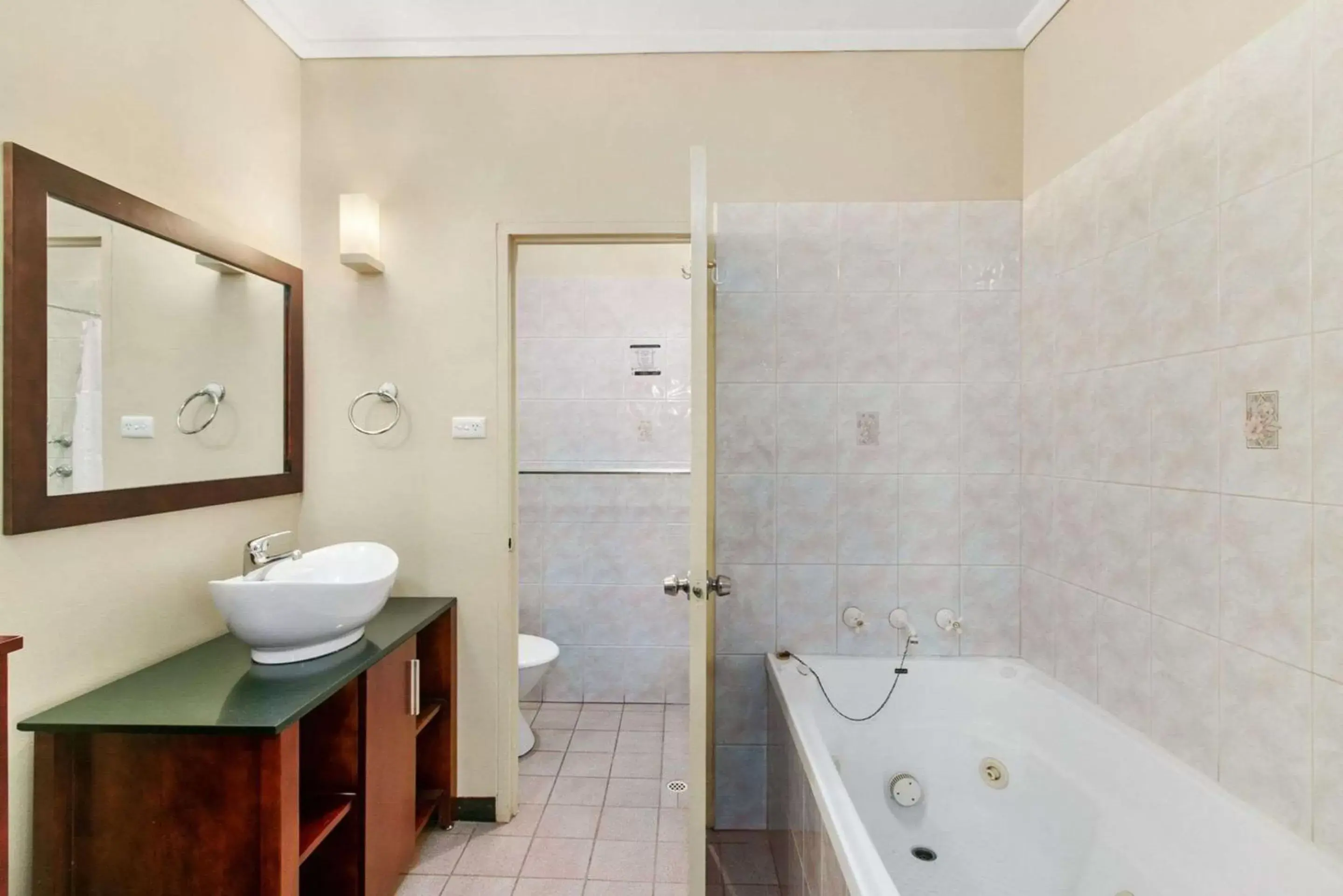 Bedroom, Bathroom in Comfort Inn Whyalla