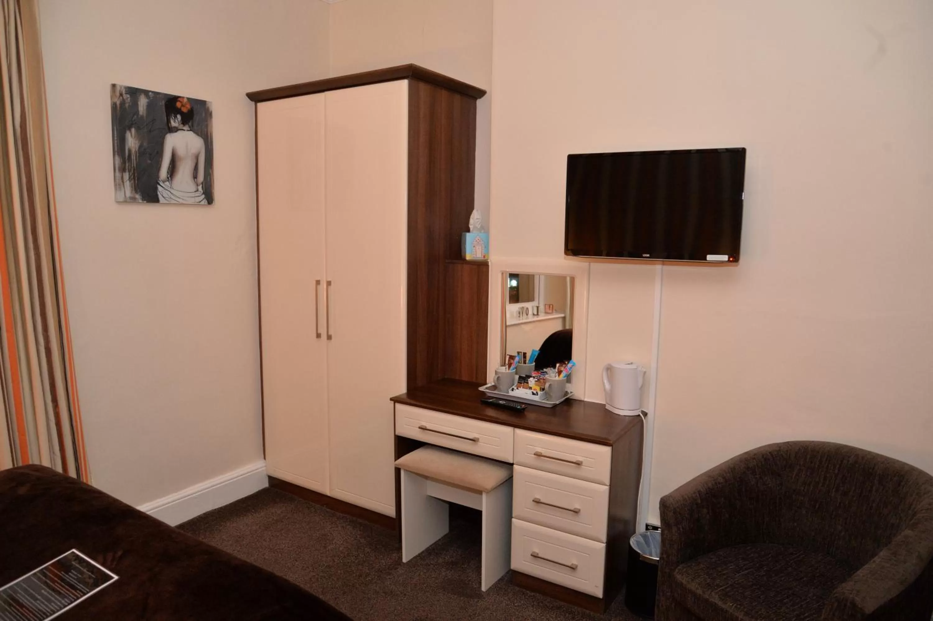 Lauriston & Lawton Court Hotel