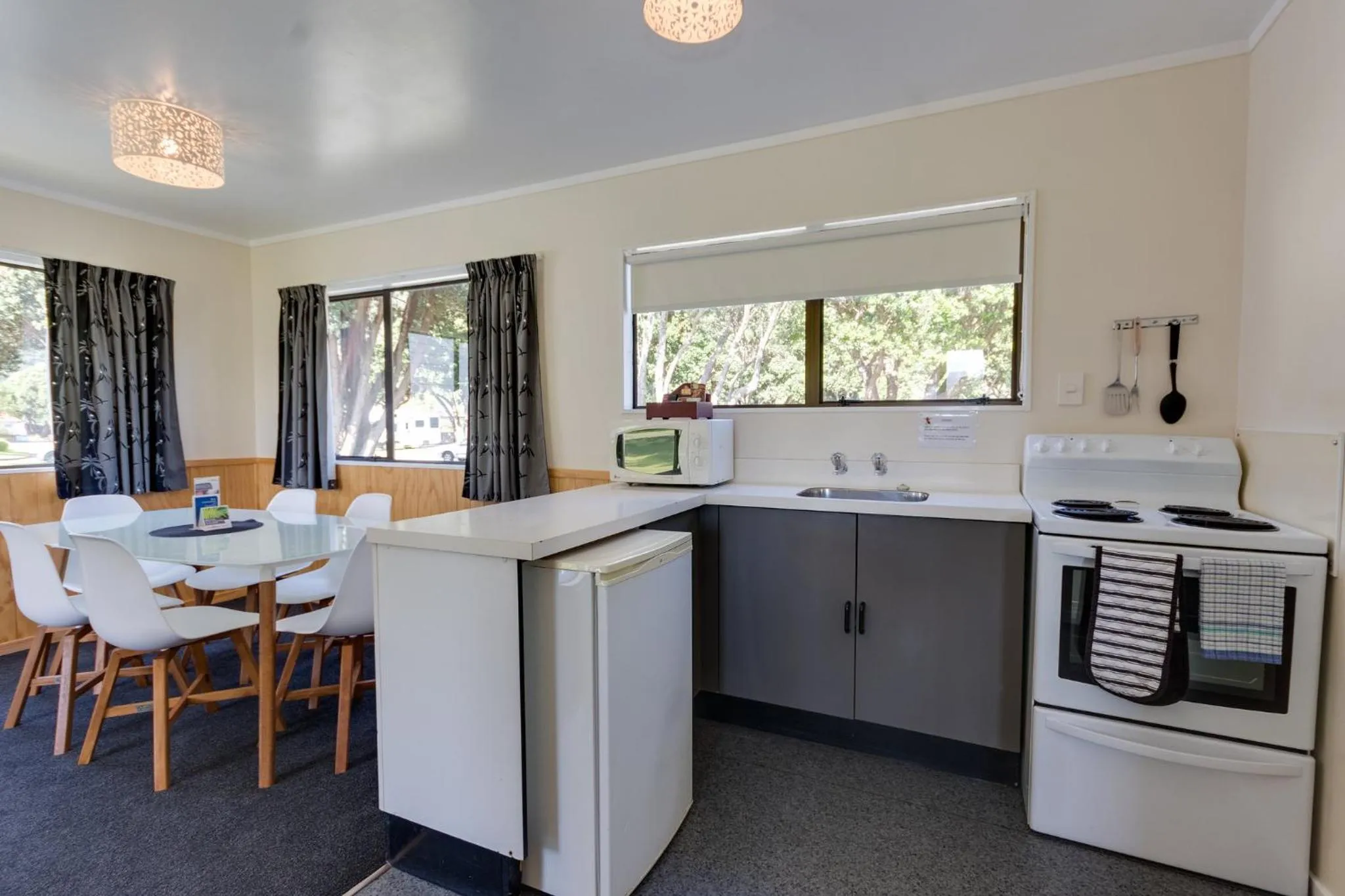 Kitchen or kitchenette in Wellington TOP 10 Holiday Park