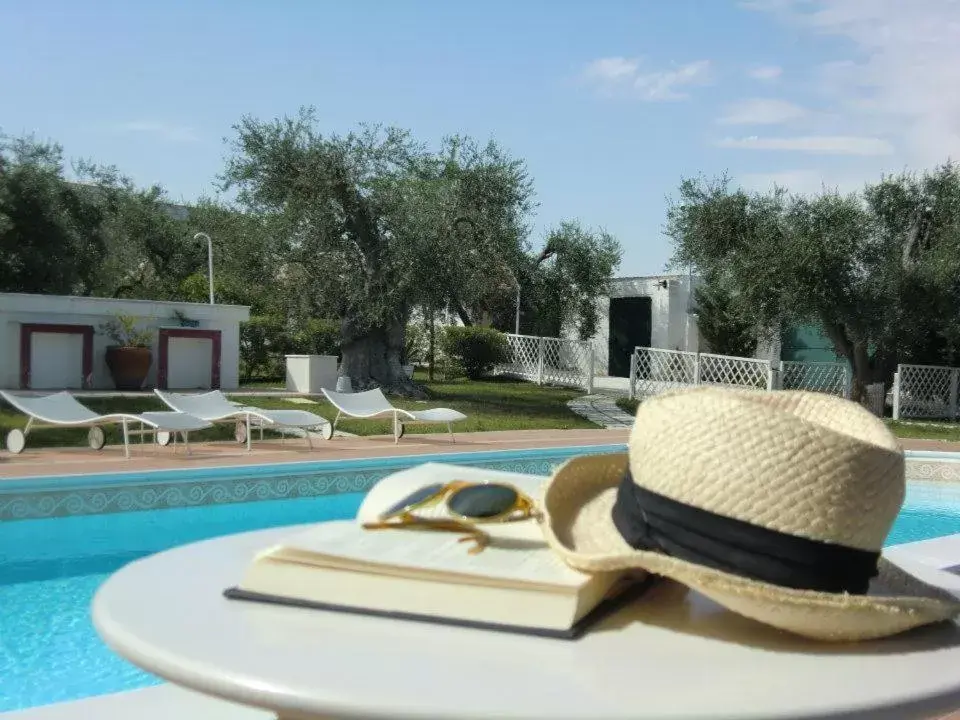 Solarium, Swimming Pool in Hotel Giardino Giamperduto