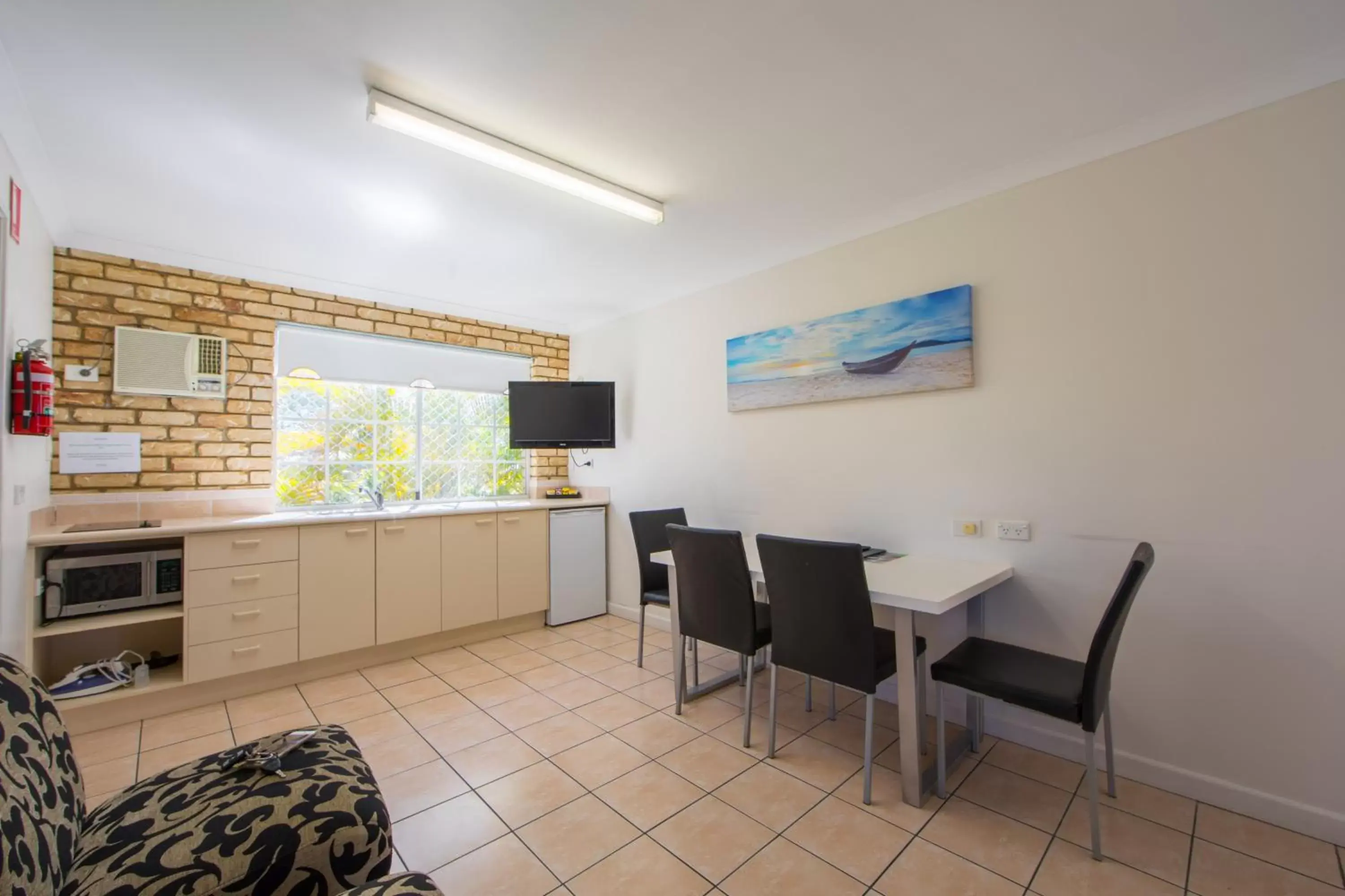 Kitchen or kitchenette, Kitchen/Kitchenette in Caboolture Motel