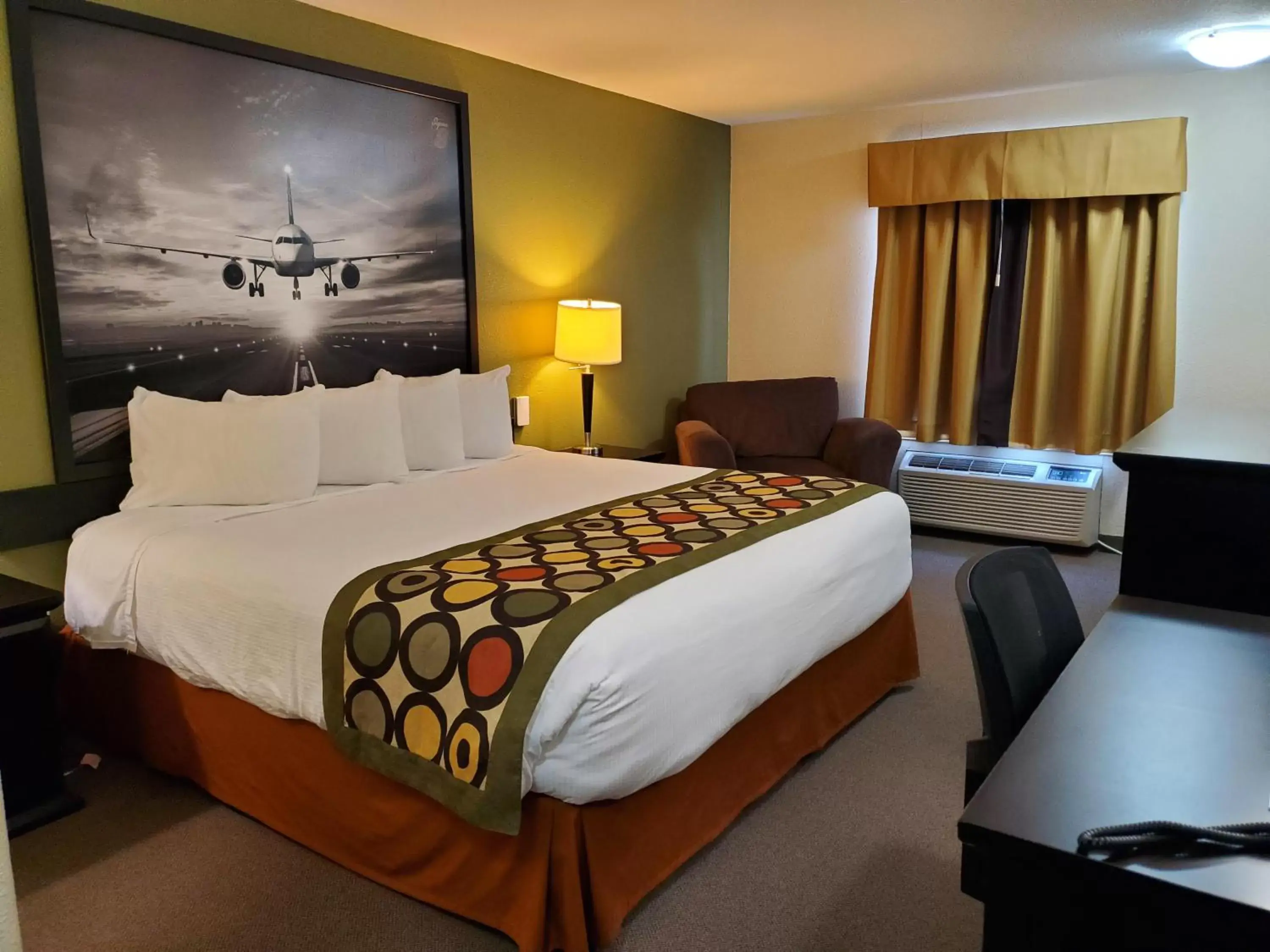 Bedroom, Bed in Super 8 by Wyndham Edmonton International Airport