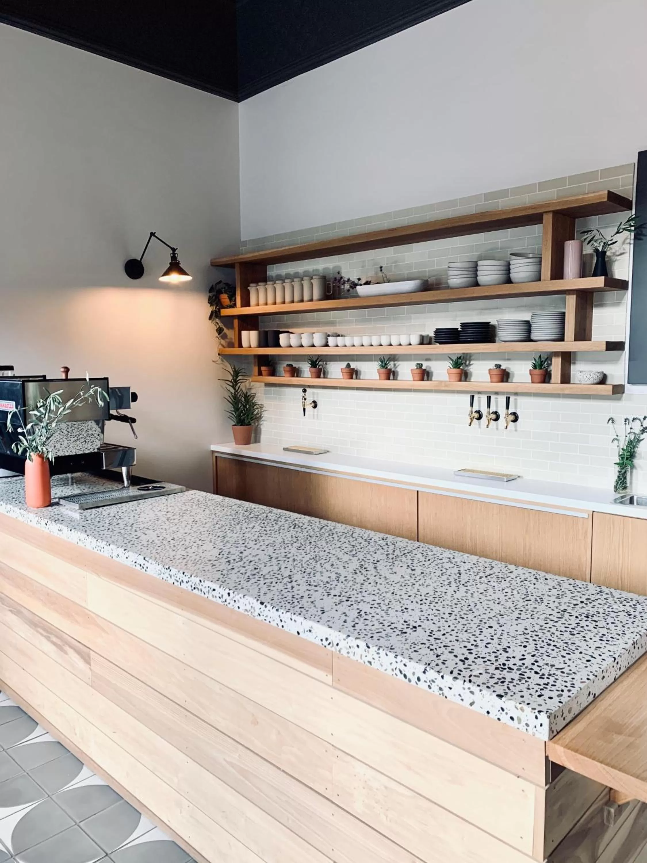 Restaurant/places to eat in Thatcher Hotel