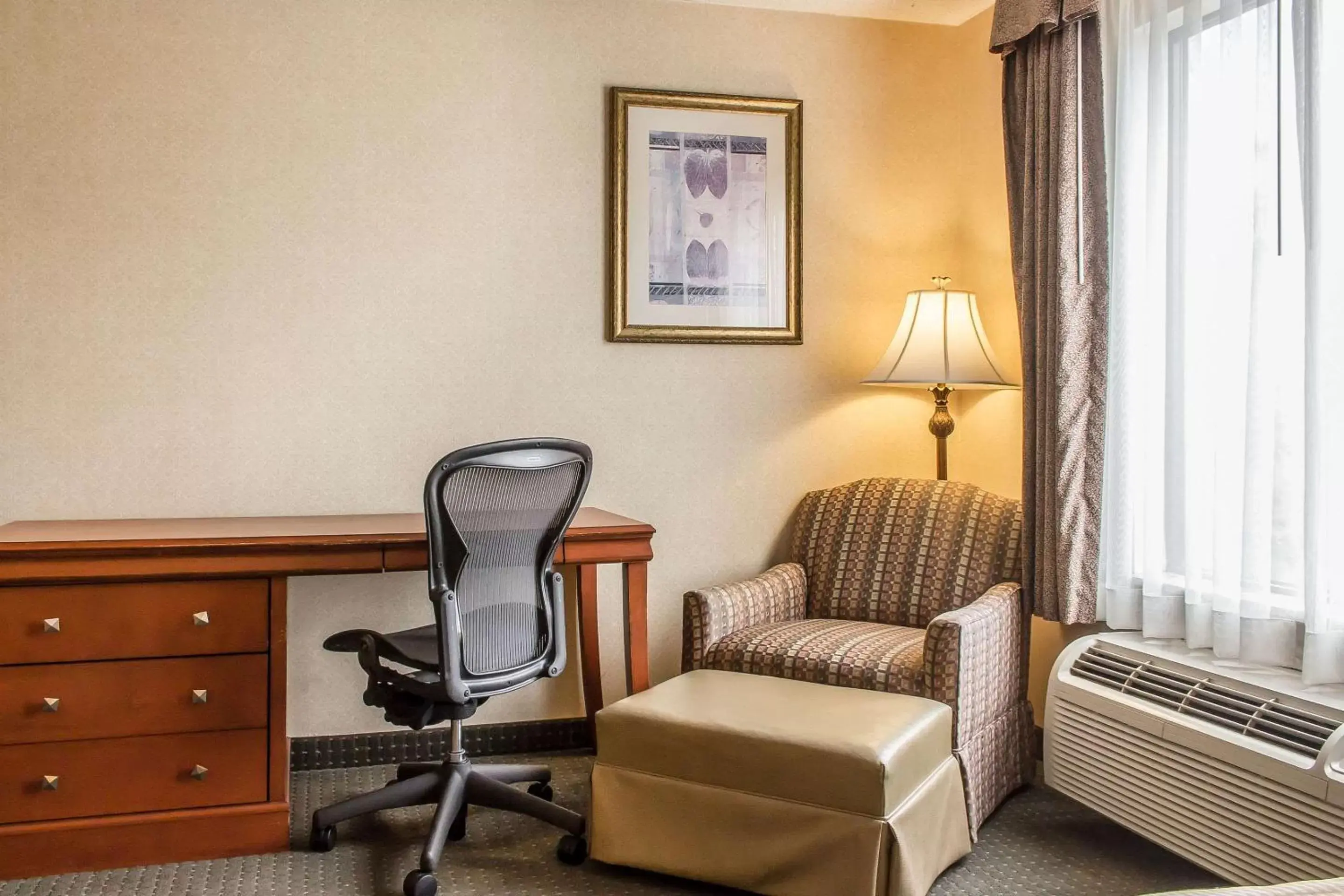 Bedroom, Seating Area in Quality Inn Hackettstown - Long Valley