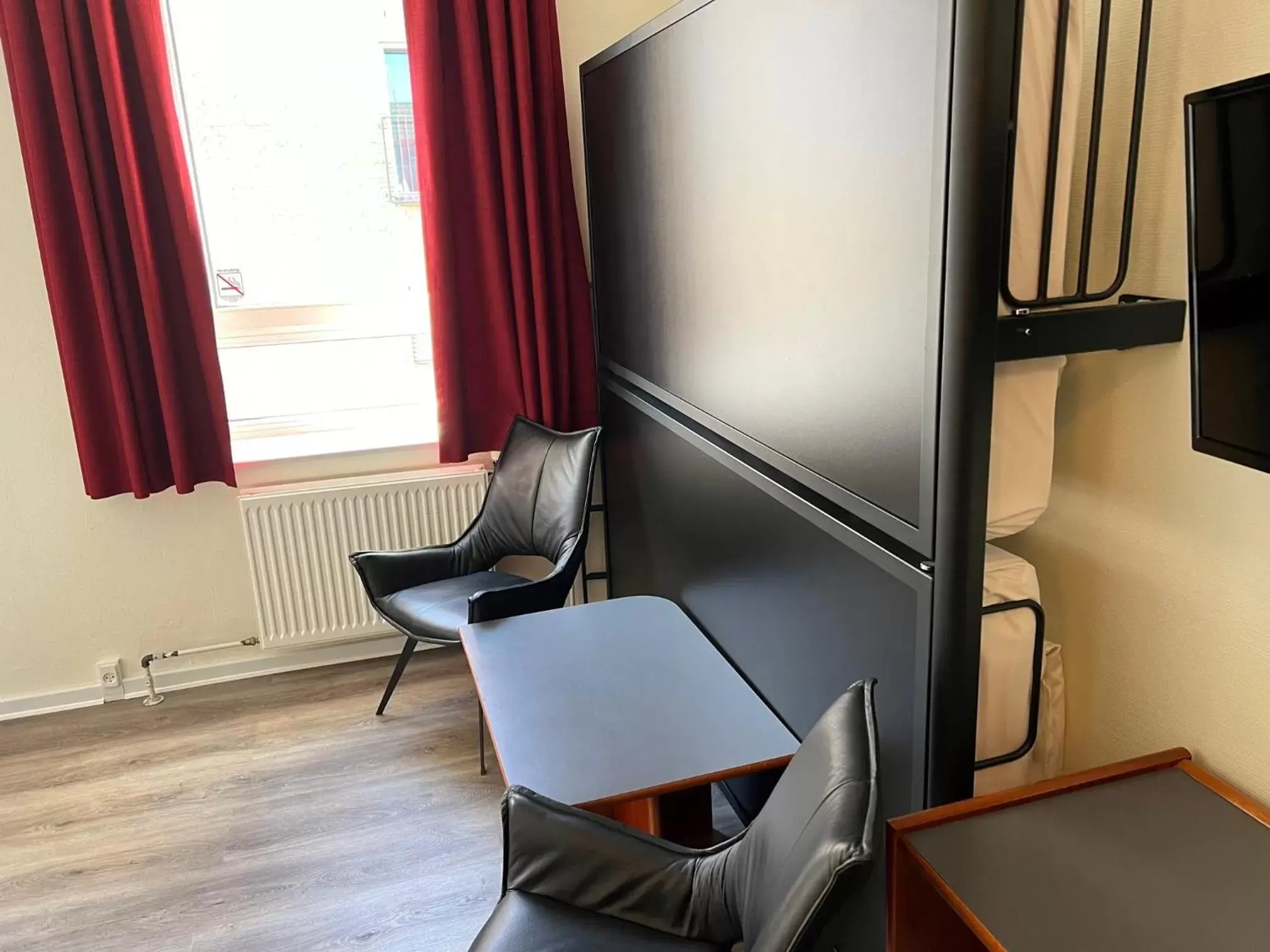 bunk bed, Seating Area in Hotel Frederikshavn