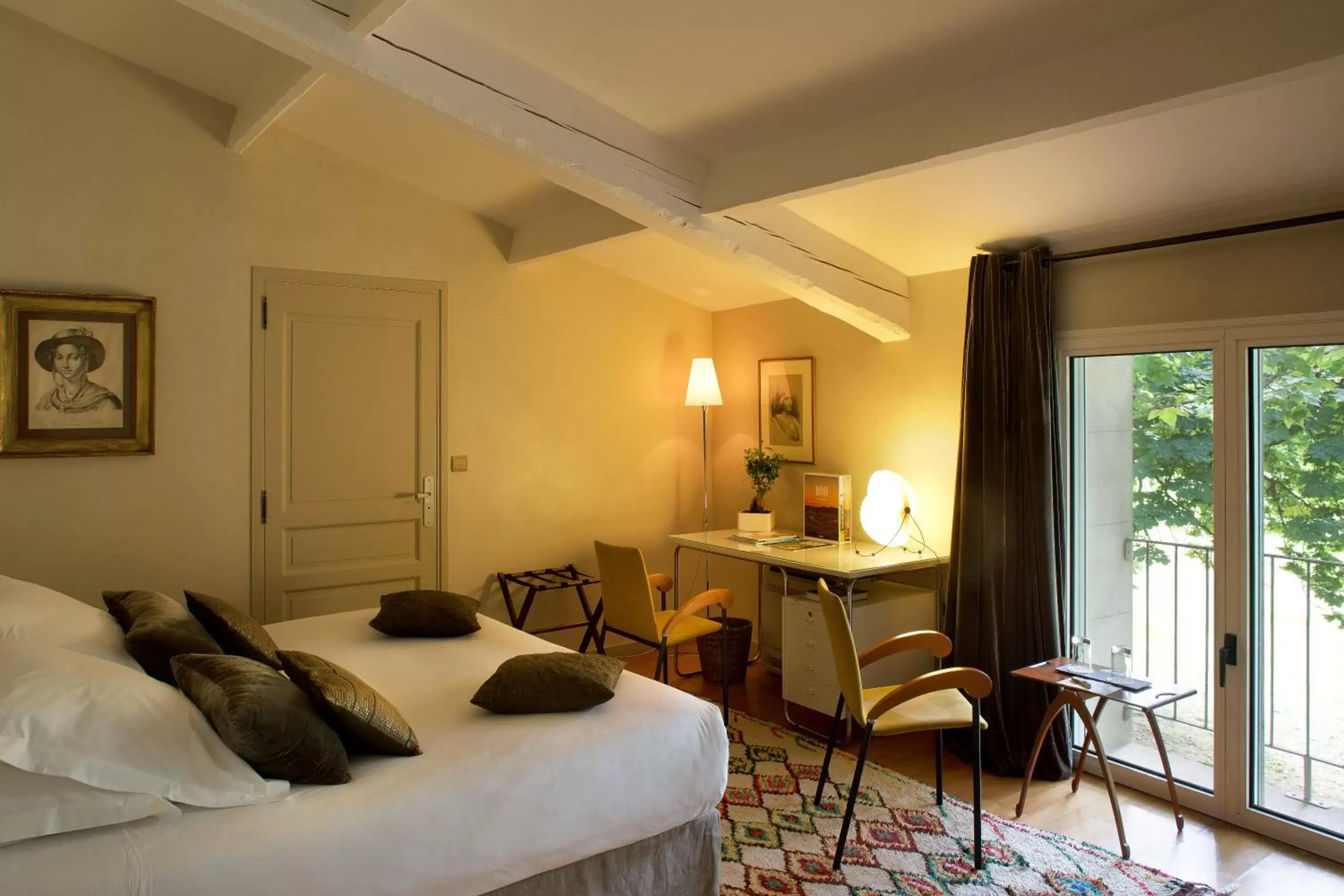 Bed in Hotel Château Des Alpilles
