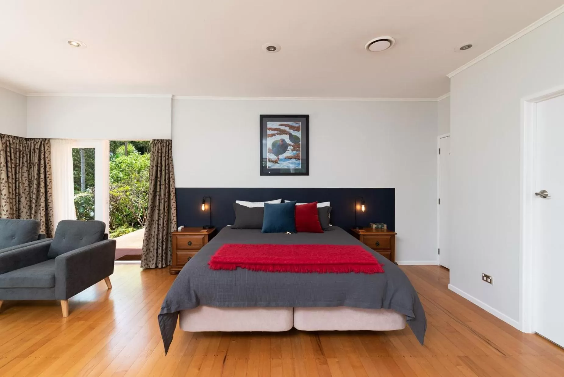 Photo of the whole room, Bed in Pāteke Lodge