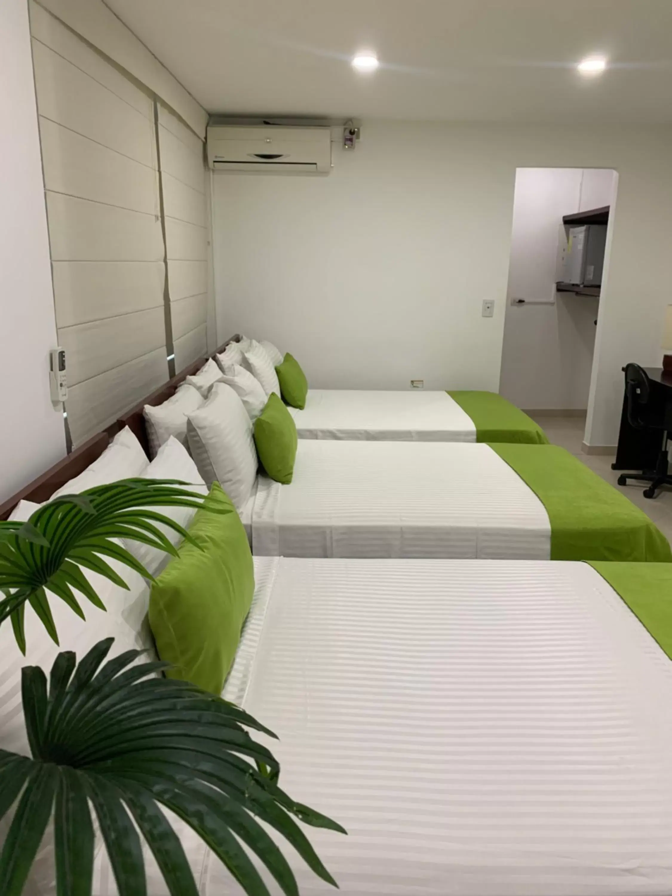 Basic Triple Room in Hotel Sol de Piedemonte Basic Triple Room in Hotel Sol de Piedemonte