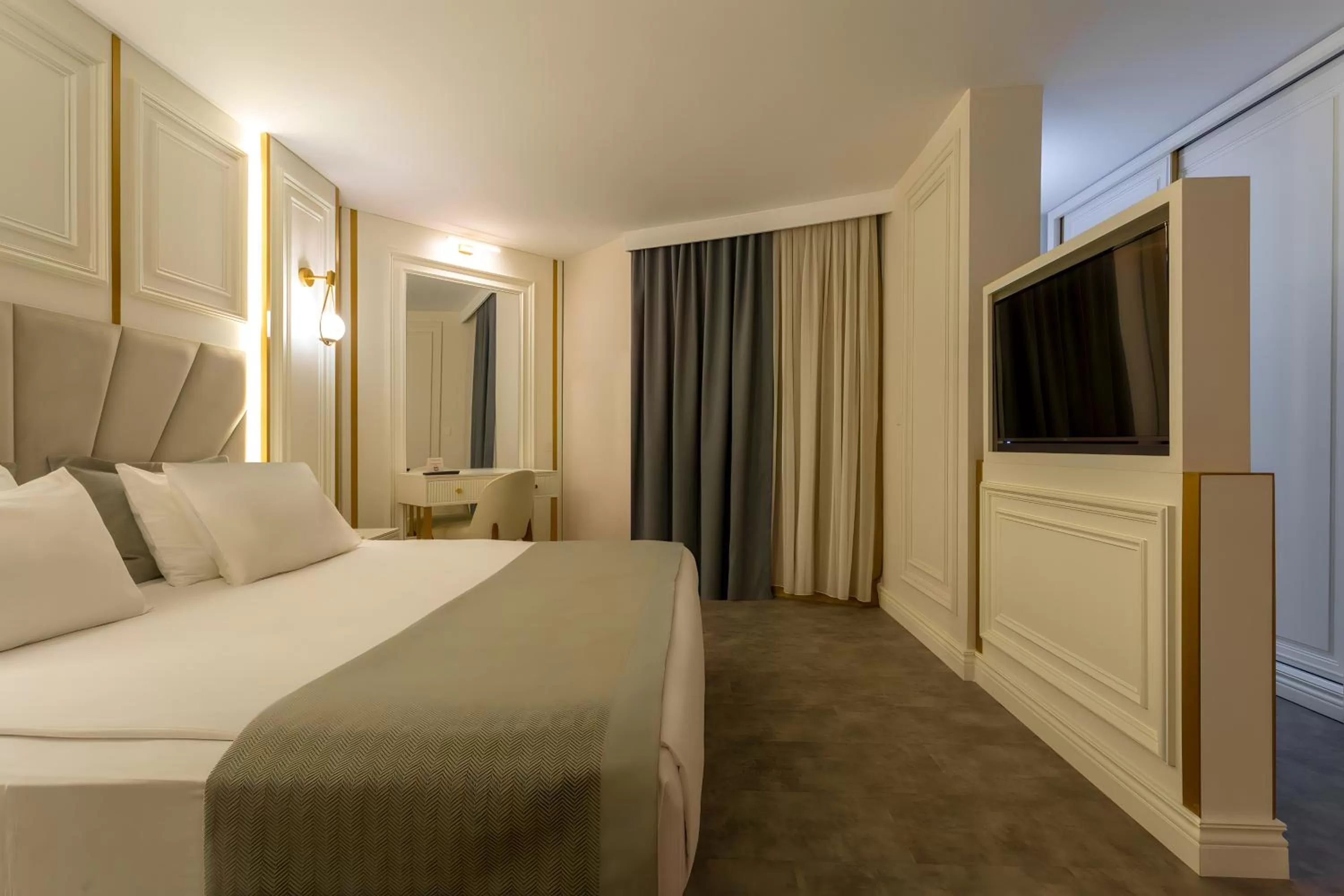 Bed in Best Western Plus Khan Hotel