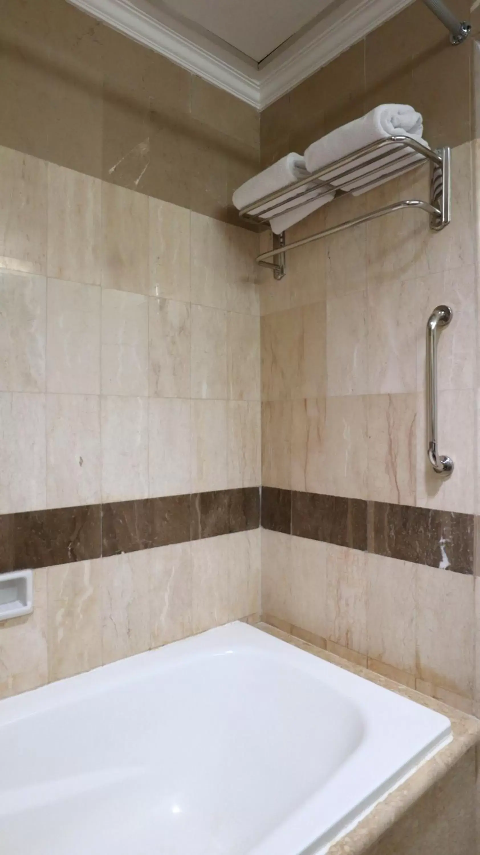 Bathroom in Vue Palace, ARTOTEL Curated Bathroom in Vue Palace, ARTOTEL Curated