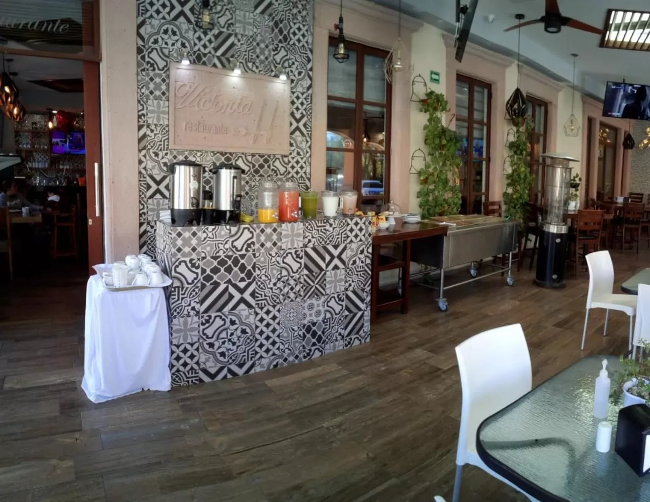 Restaurant/places to eat in Hotel Victoria