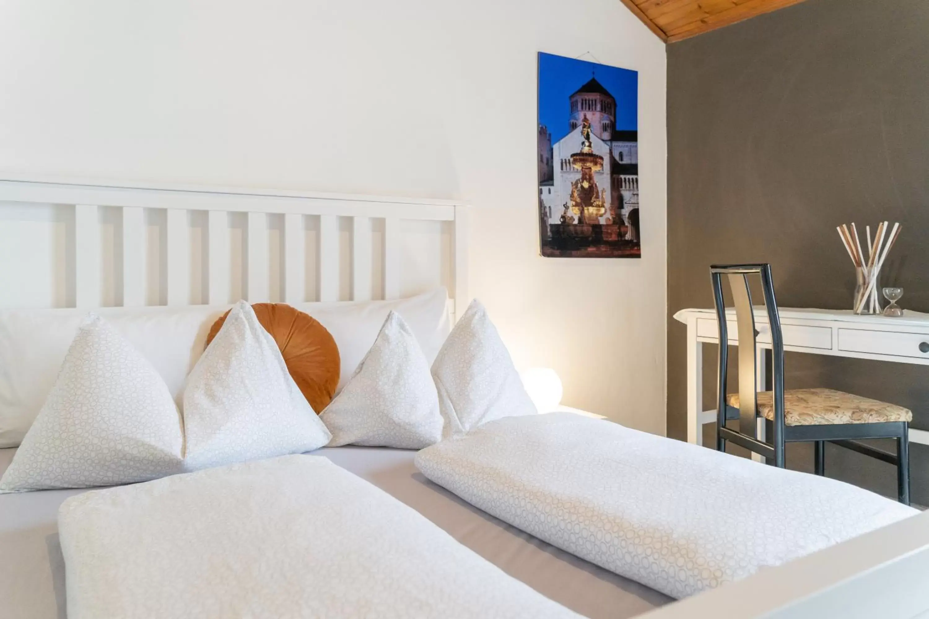 Bedroom, Bed in Albergo Gasthof Salurn