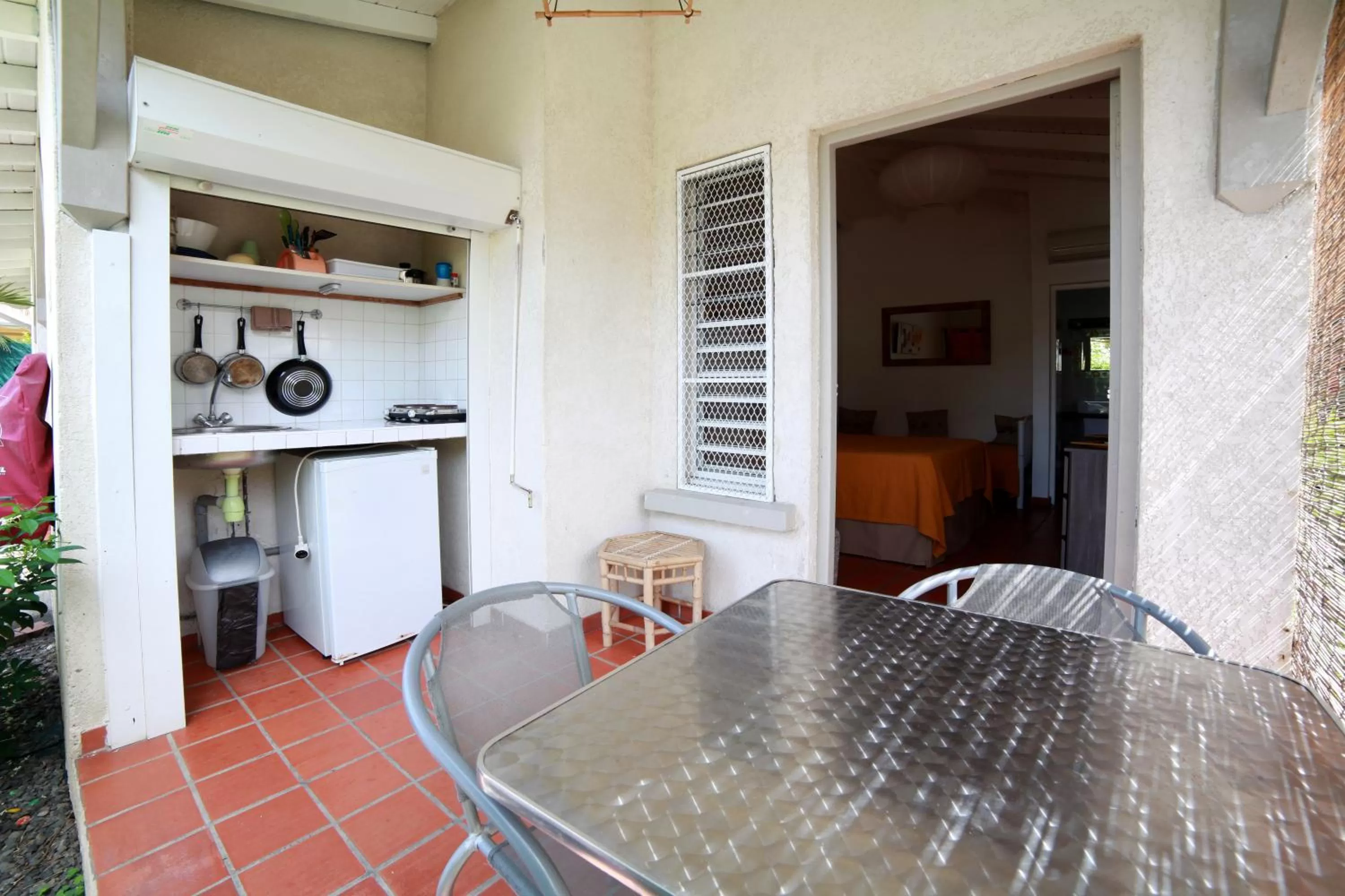 Kitchen or kitchenette in Hôtel Les Bananiers