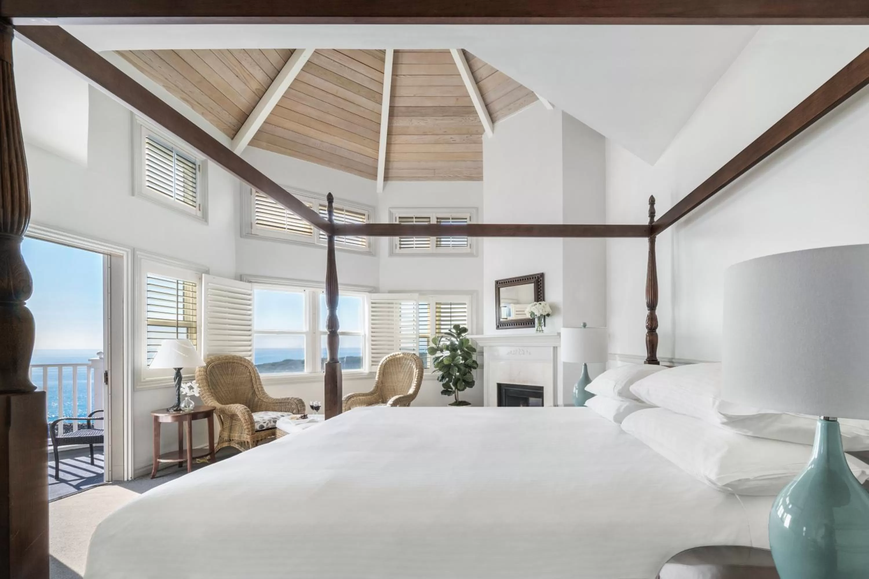 Photo of the whole room, Bed in Blue Lantern Inn, A Four Sisters Inn