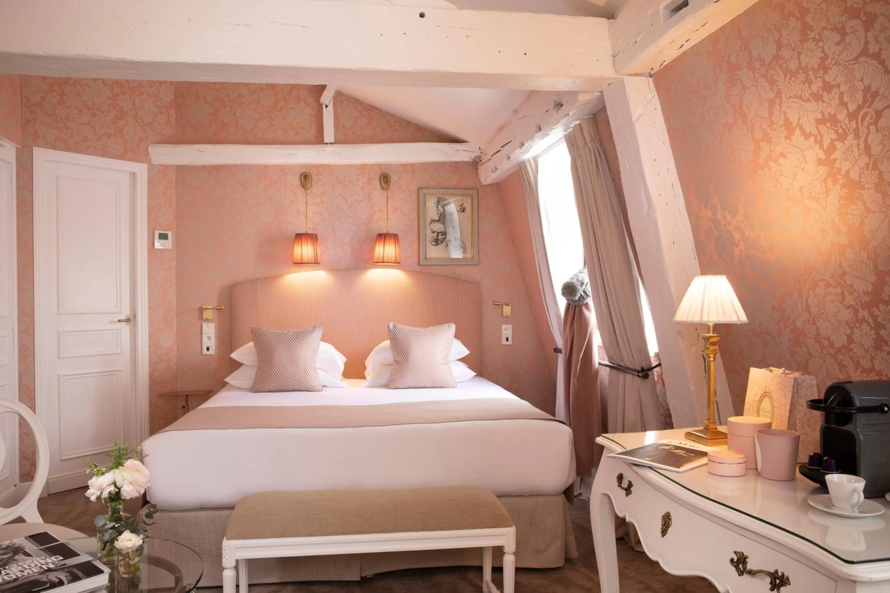 Bedroom, Bed in Odeon Hotel