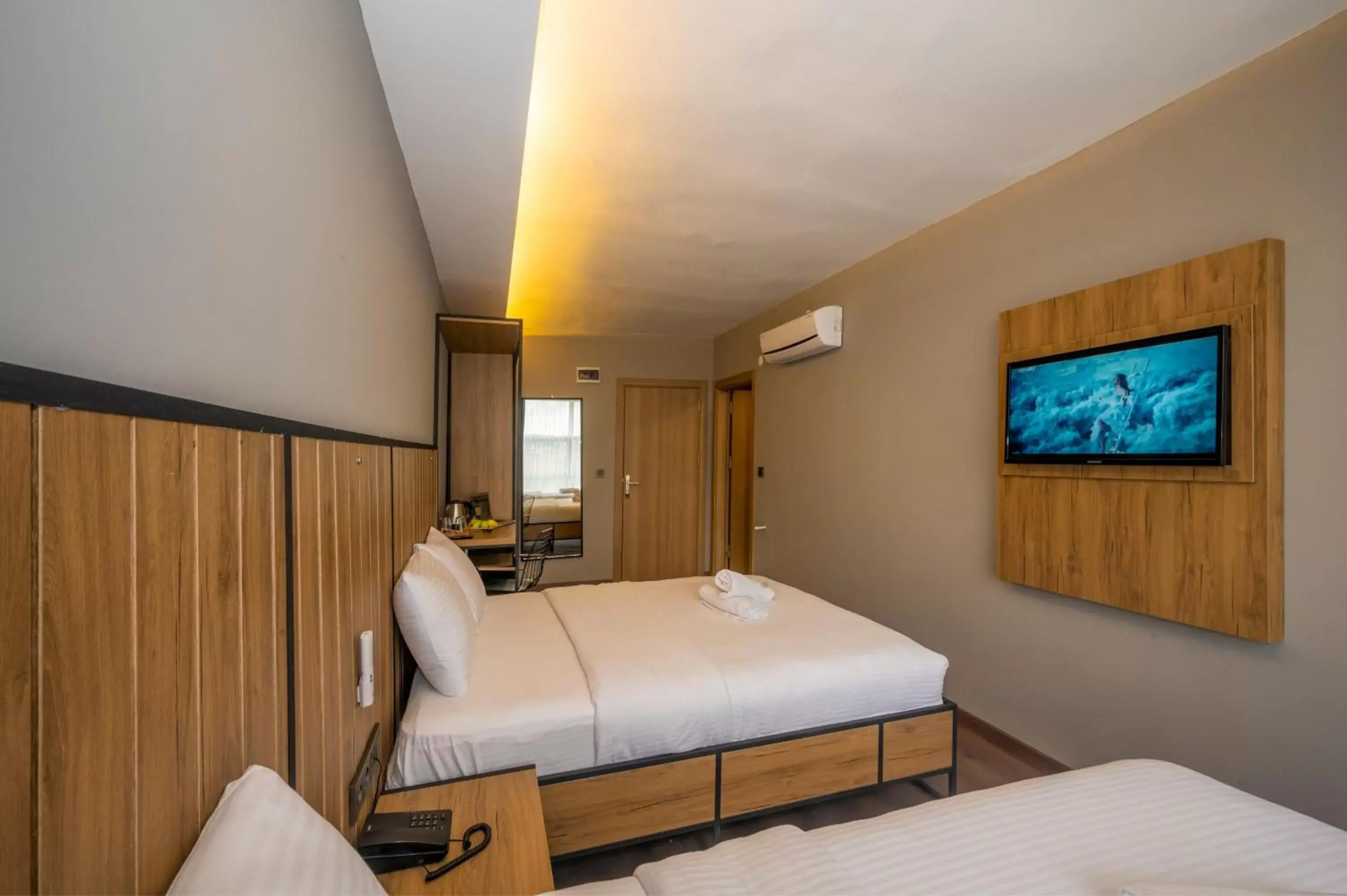 Communal lounge/ TV room, Bed in Çorlu Dem Hotel