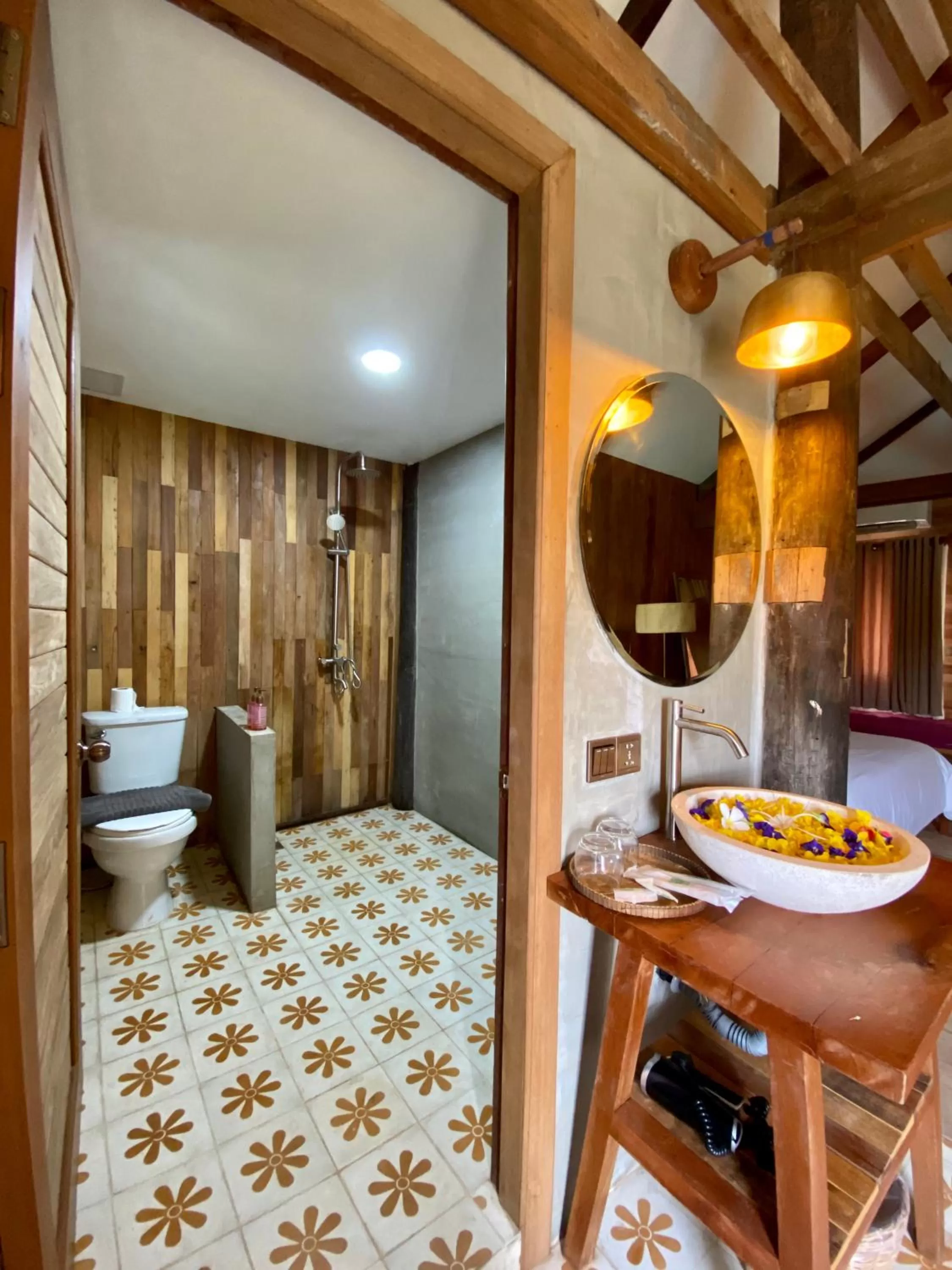 Shower in Dontrei Villa Angkor