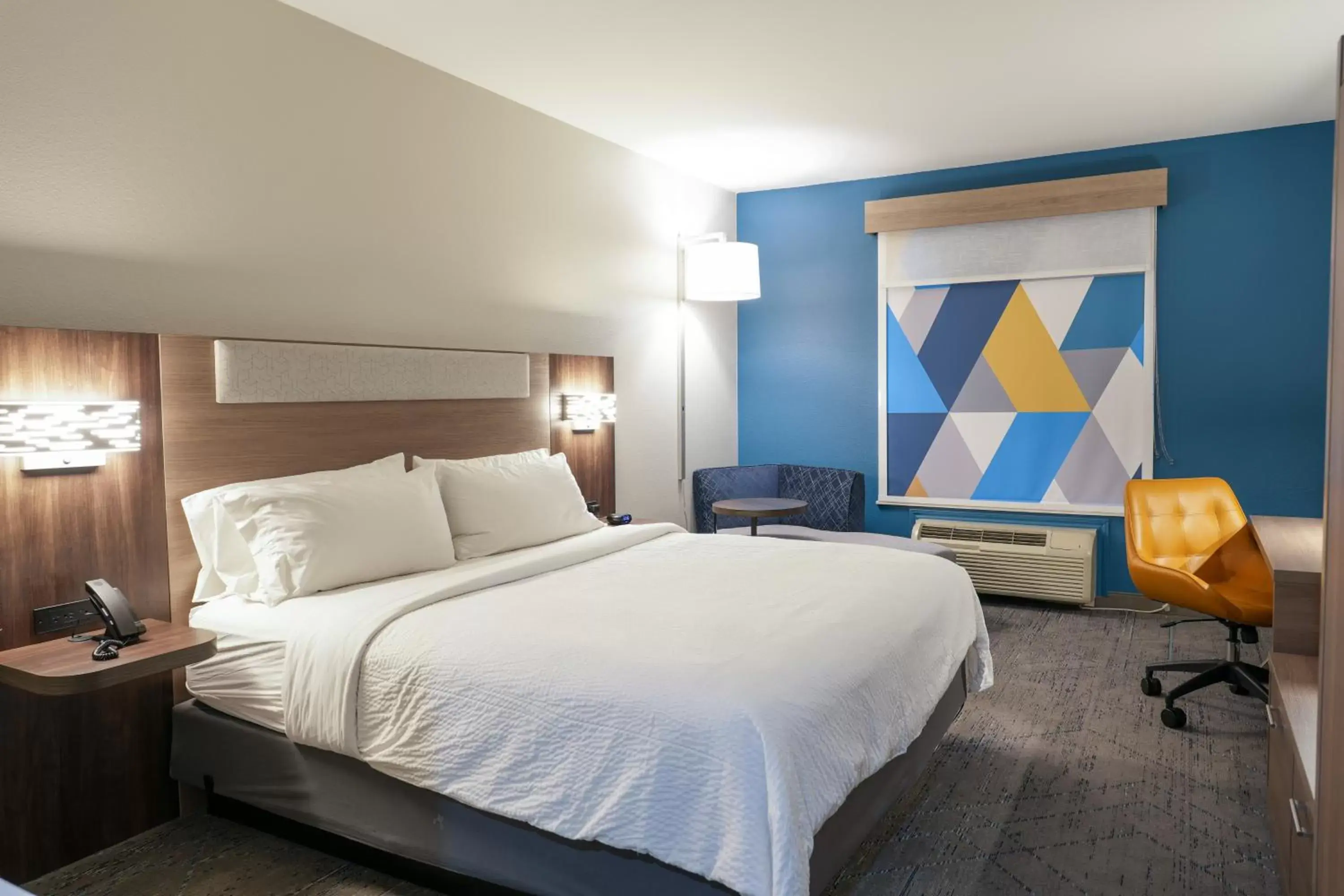Bed in Holiday Inn Express Hotel & Suites Cedar Hill, an IHG Hotel