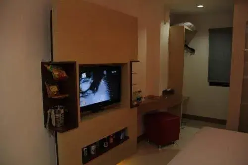 TV and multimedia, TV/Entertainment Center in Antoni Hotel