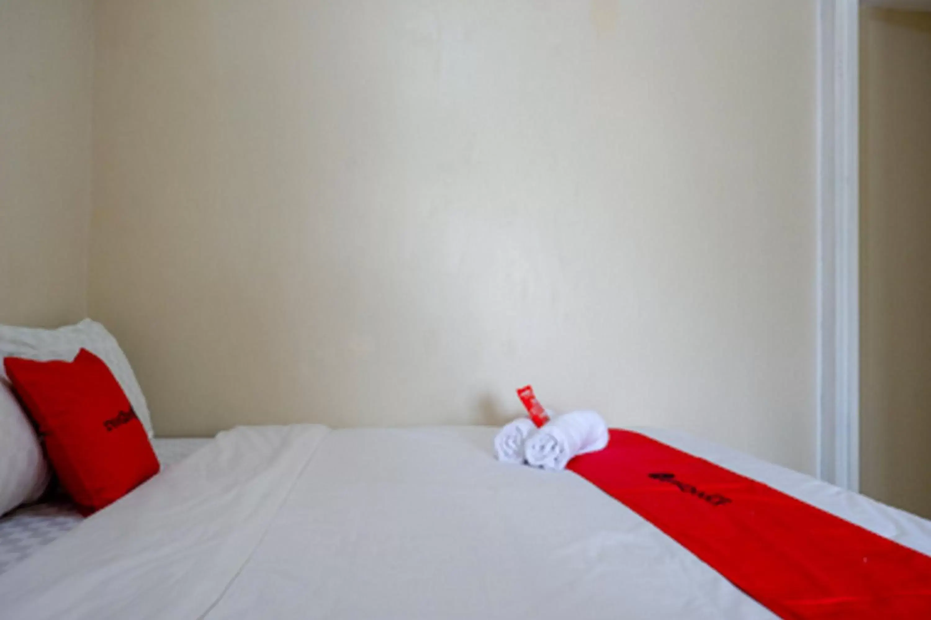 Bed in RedDoorz near RSUD Kudus Bed in RedDoorz near RSUD Kudus