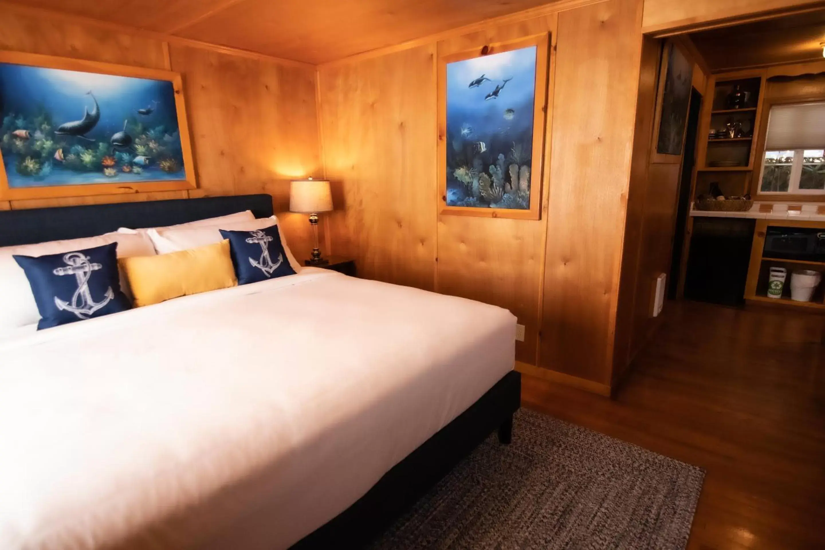 Bedroom, Bed in Anchor Inn Resort