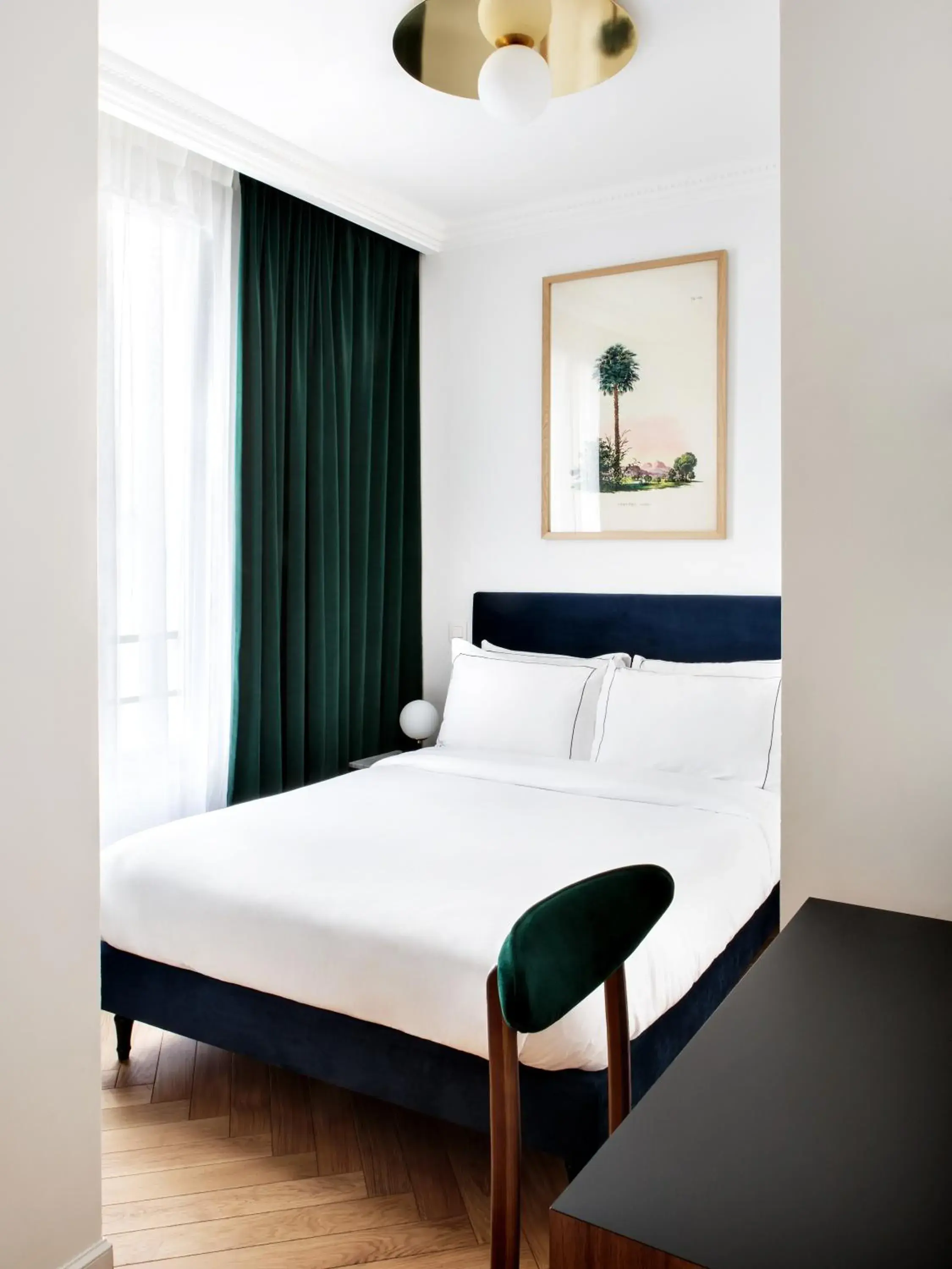 Bed in Hotel Rendez-Vous Batignolles